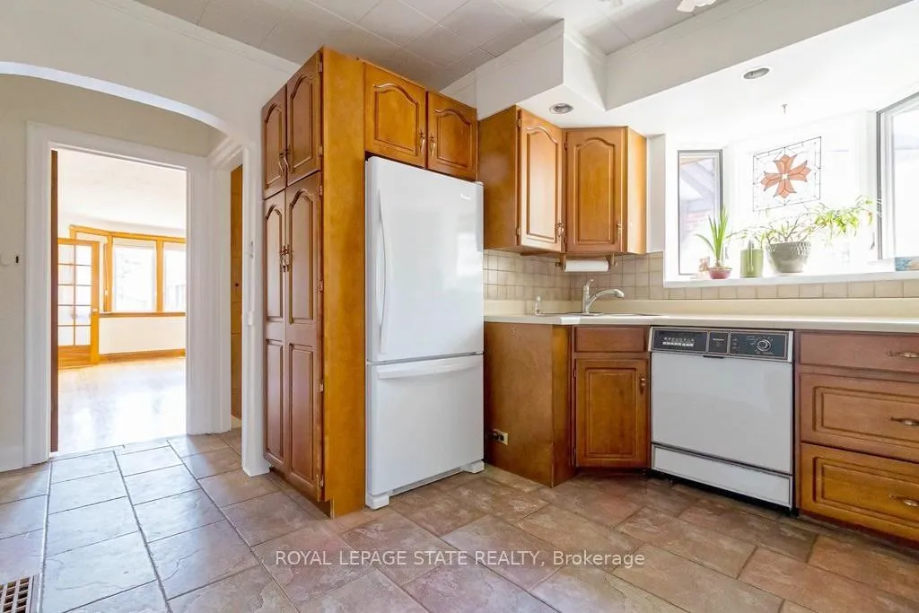 Photo 8 of 157 Longwood Road N, Hamilton, Westdale — HOMEH