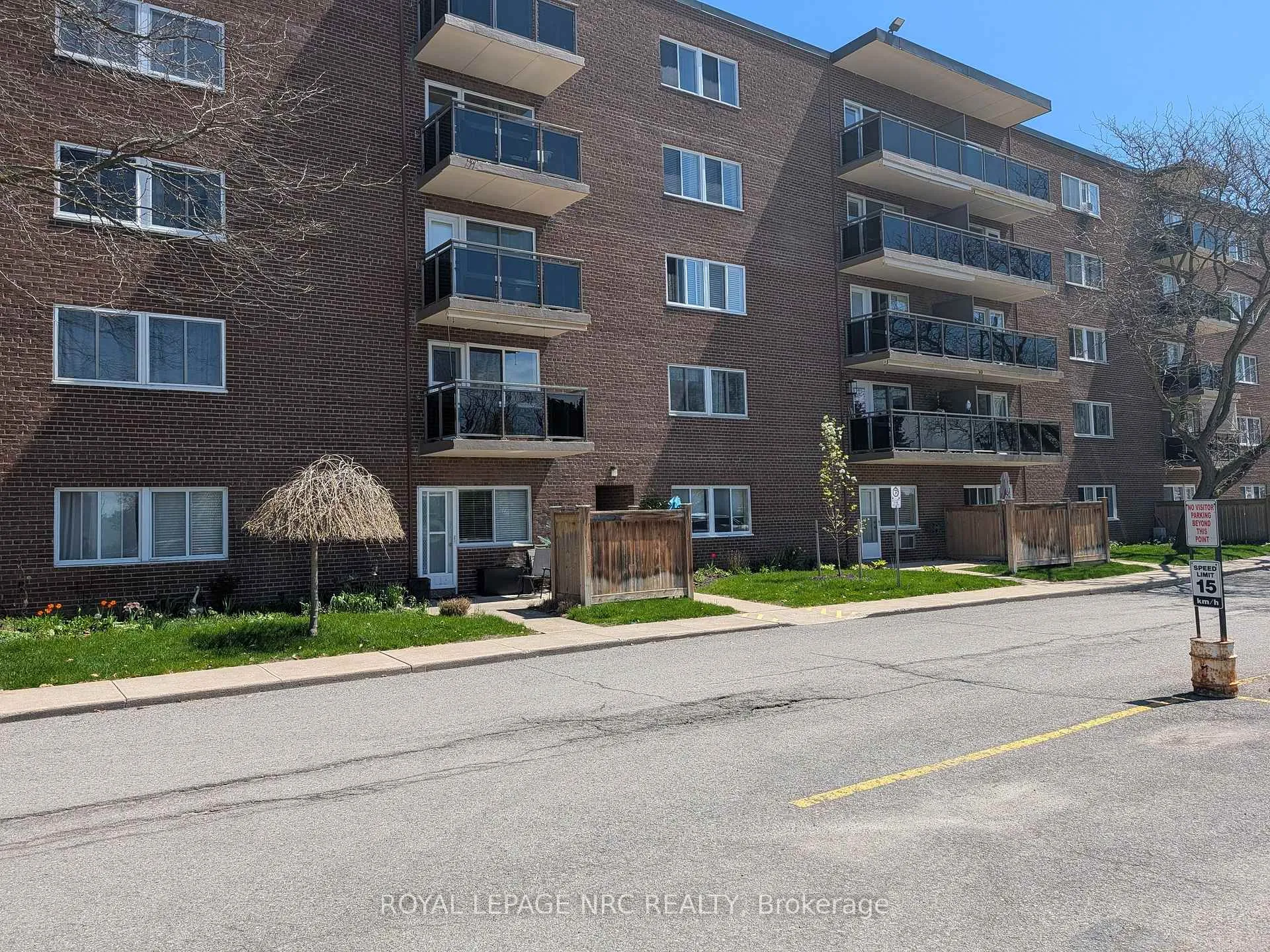 Photo 4 of Unit 404, 196 Scott Street, St. Catharines, Fairview — HOMEH