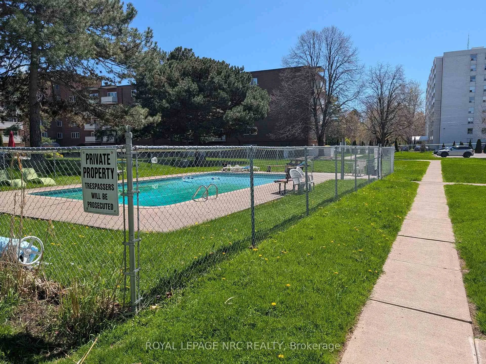 Photo 5 of Unit 404, 196 Scott Street, St. Catharines, Fairview — HOMEH