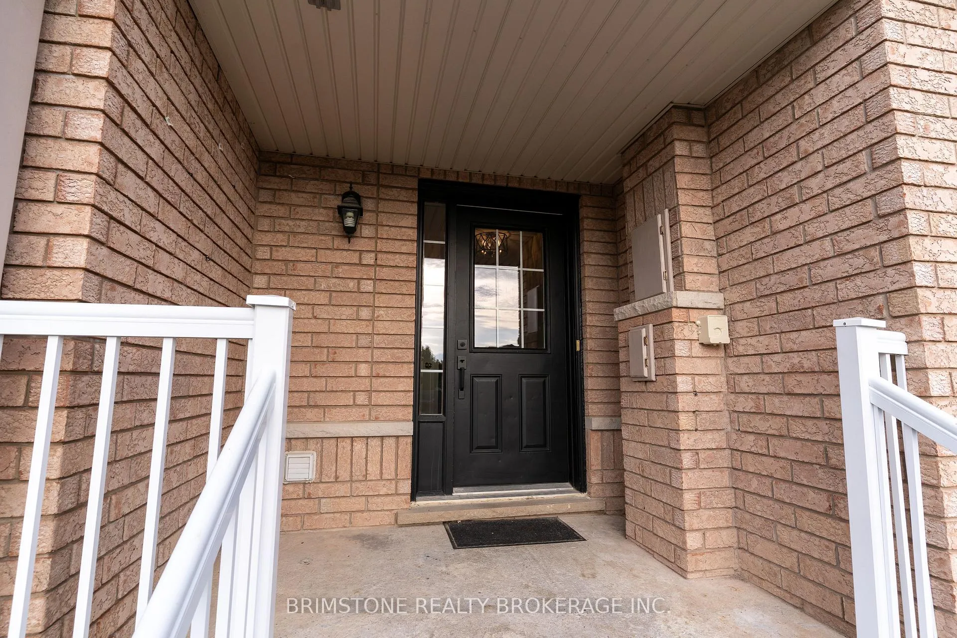 Photo 3 of 89 Winchester Terrace, Barrie, Innis-Shore — HOMEH