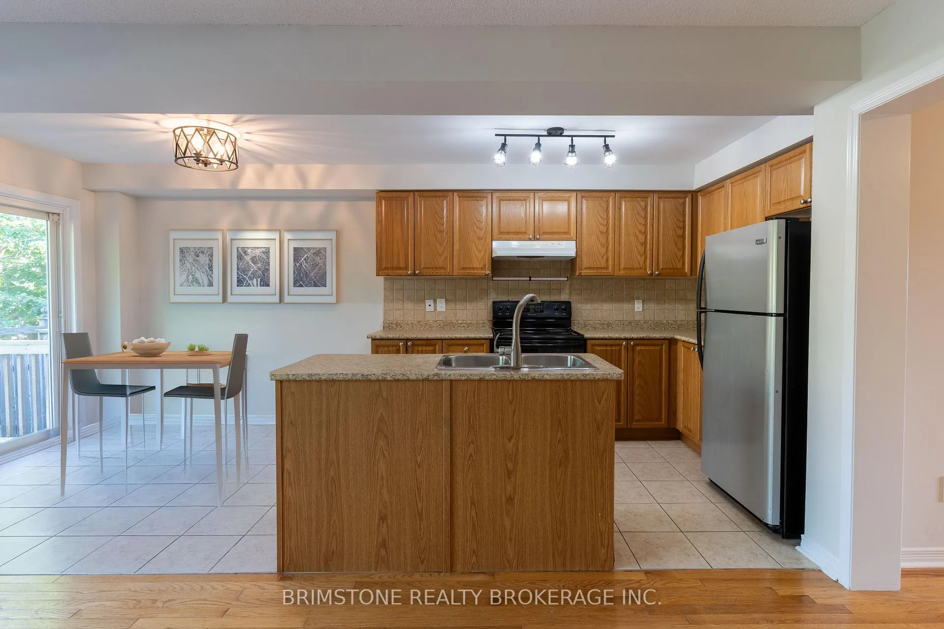 Photo 9 of 89 Winchester Terrace, Barrie, Innis-Shore — HOMEH