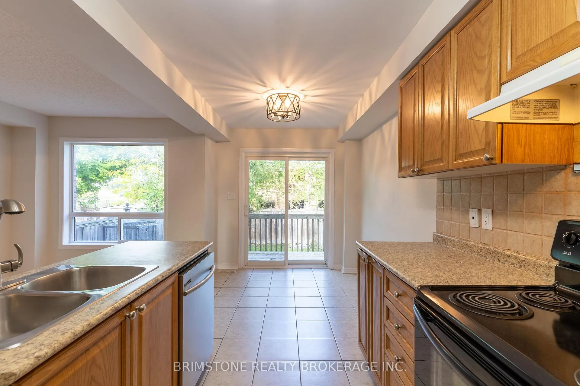 Photo 12 of 89 Winchester Terrace, Barrie, Innis-Shore — HOMEH