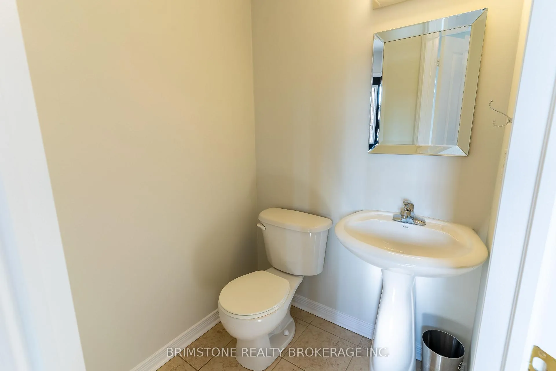 Photo 13 of 89 Winchester Terrace, Barrie, Innis-Shore — HOMEH