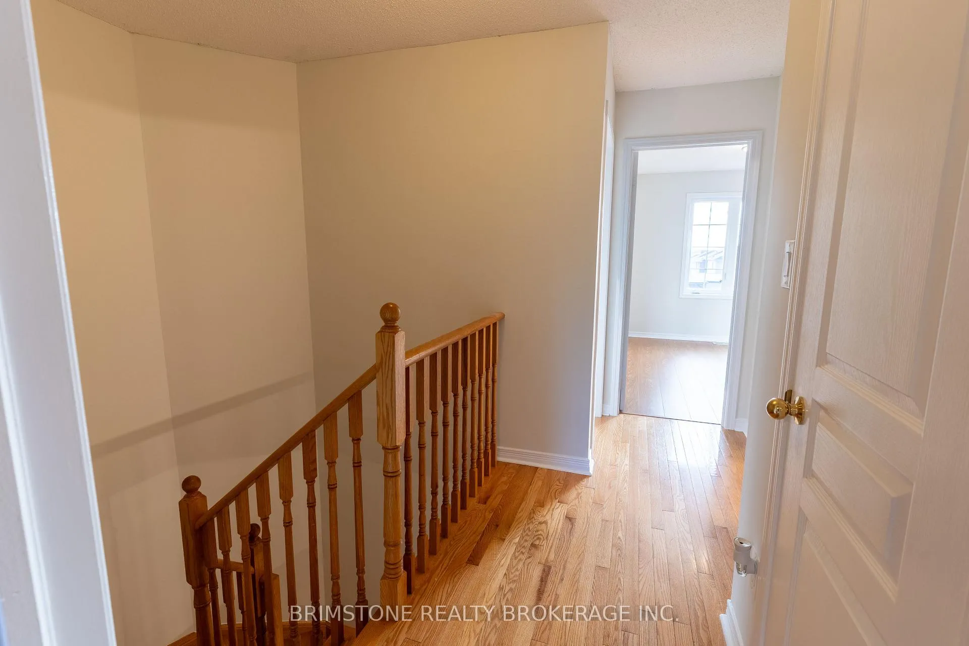 Photo 15 of 89 Winchester Terrace, Barrie, Innis-Shore — HOMEH