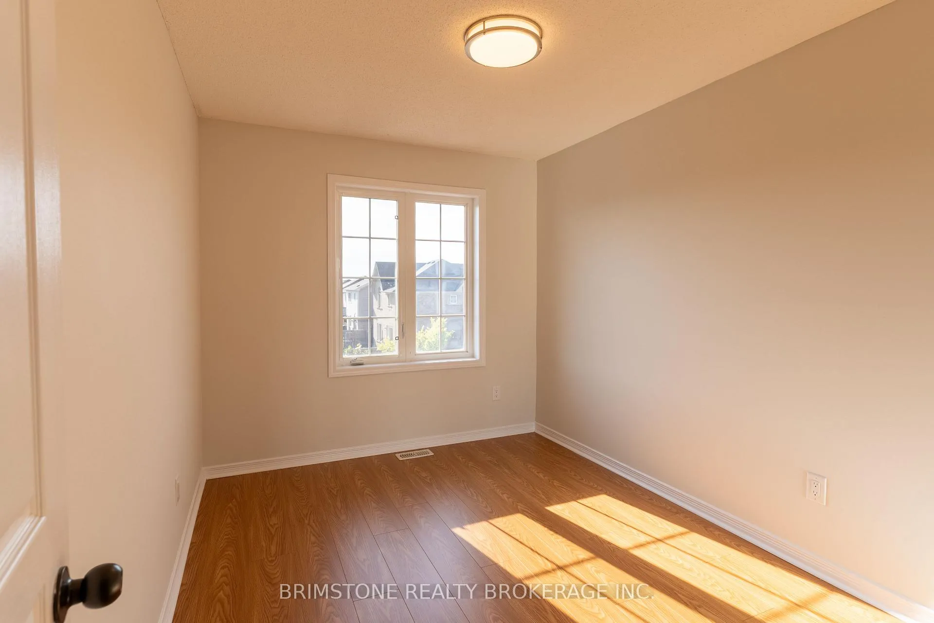 Photo 16 of 89 Winchester Terrace, Barrie, Innis-Shore — HOMEH