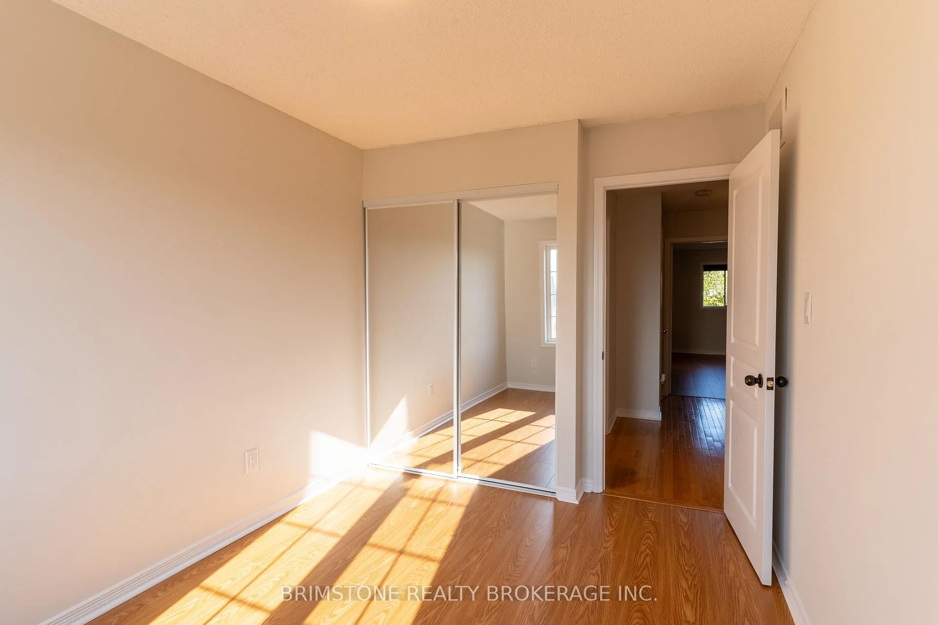 Photo 17 of 89 Winchester Terrace, Barrie, Innis-Shore — HOMEH