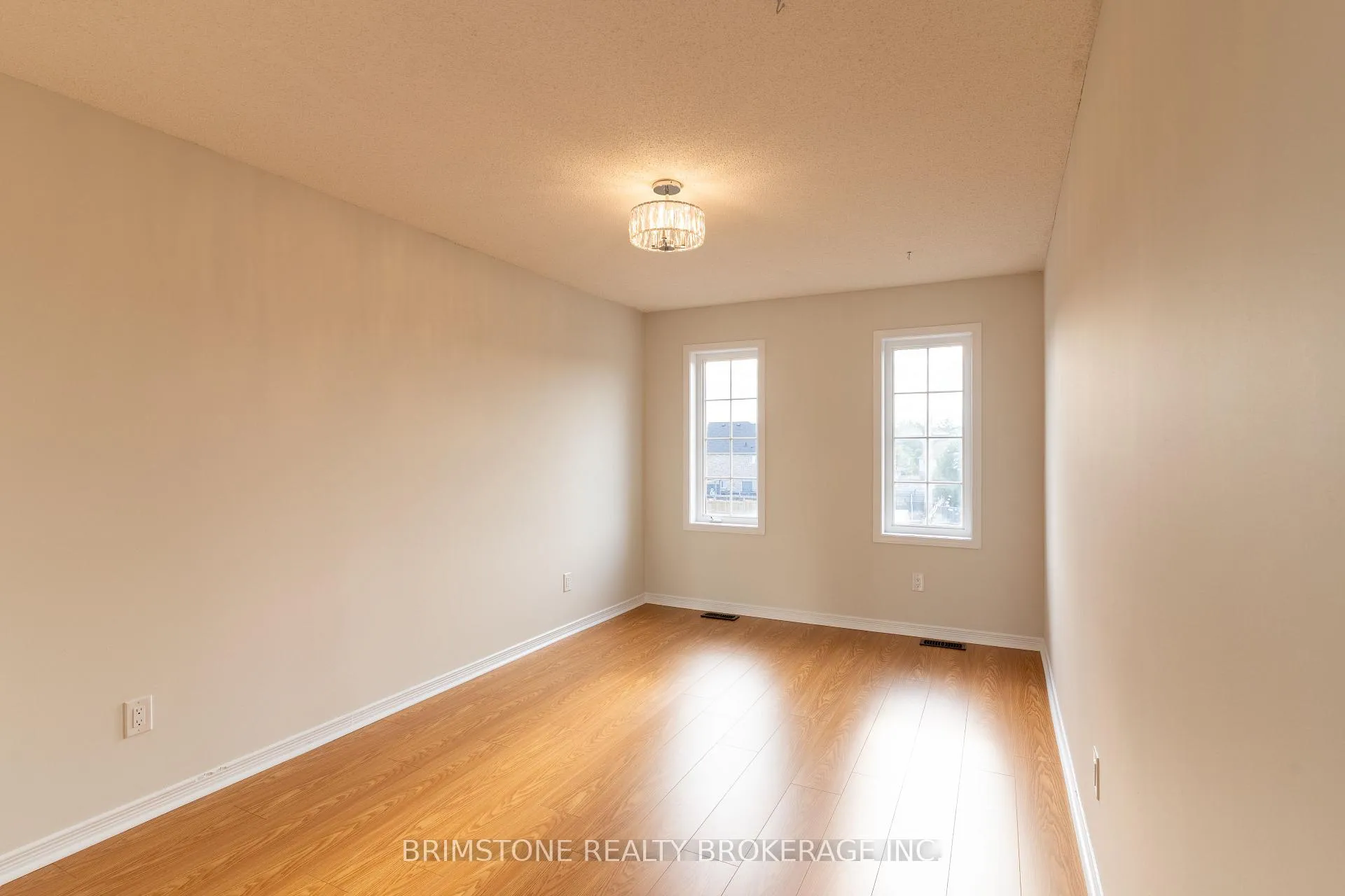 Photo 18 of 89 Winchester Terrace, Barrie, Innis-Shore — HOMEH