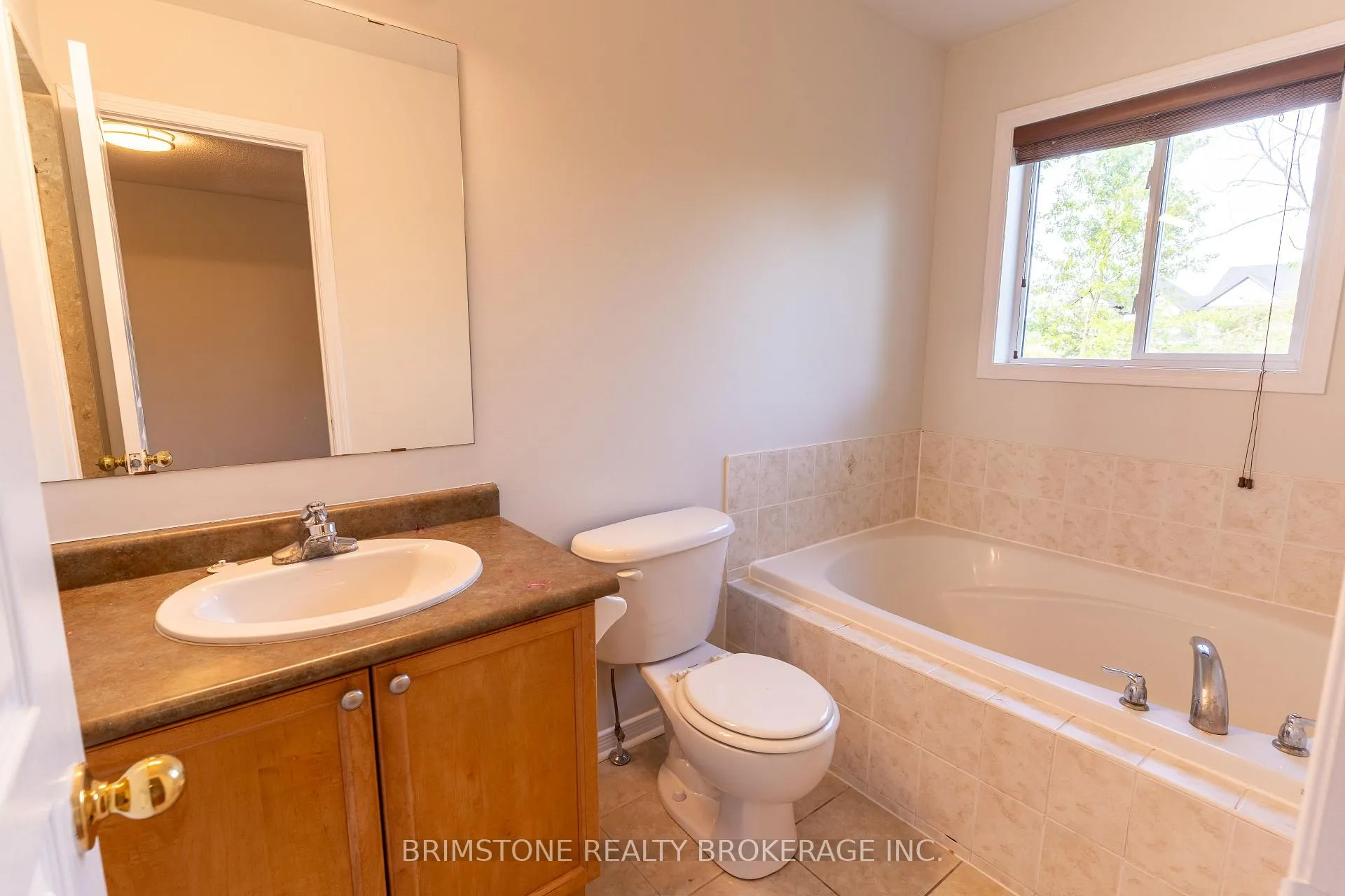 Photo 24 of 89 Winchester Terrace, Barrie, Innis-Shore — HOMEH
