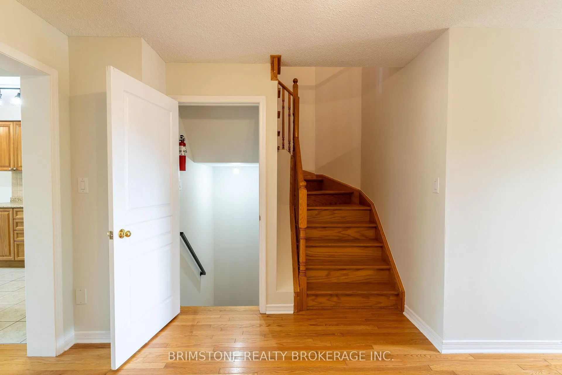 Photo 26 of 89 Winchester Terrace, Barrie, Innis-Shore — HOMEH