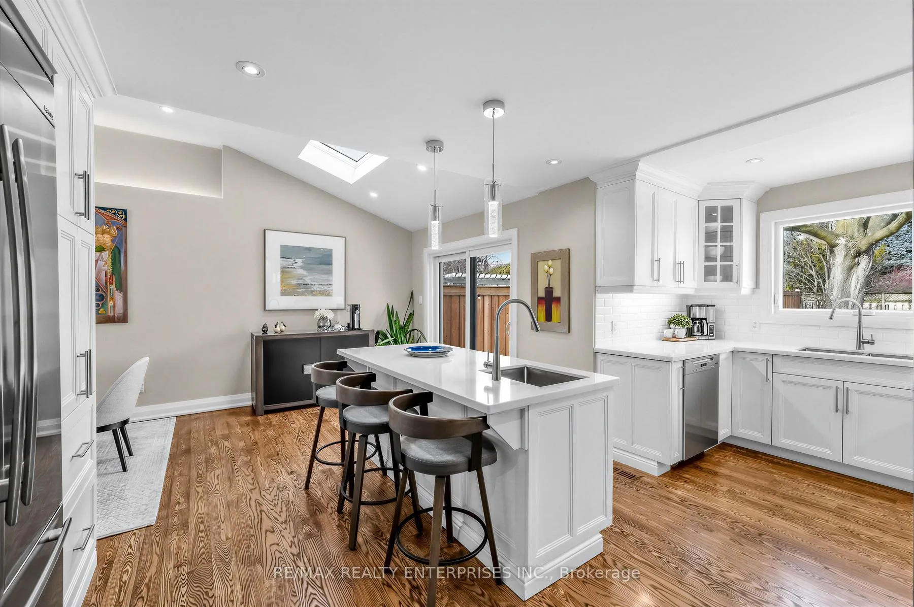 Photo 8 of 315 Swinburne Road, Burlington, Roseland — HOMEH