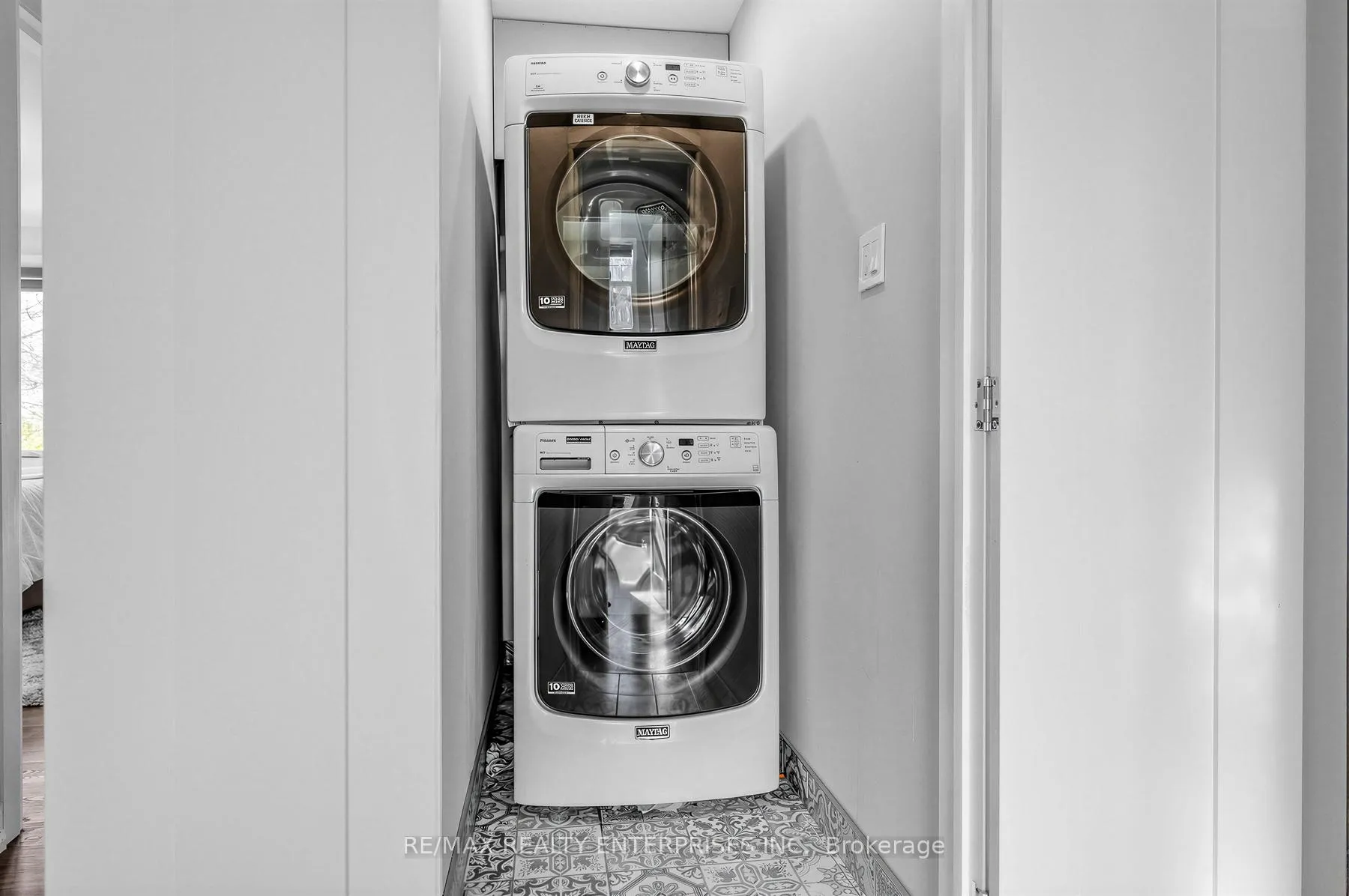 Photo 36 of 315 Swinburne Road, Burlington, Roseland — HOMEH