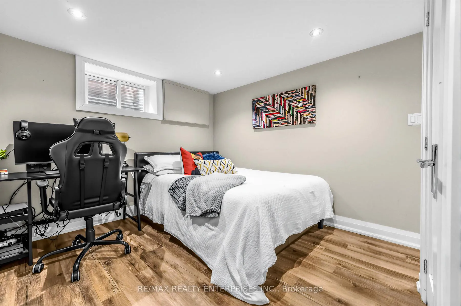 Photo 43 of 315 Swinburne Road, Burlington, Roseland — HOMEH