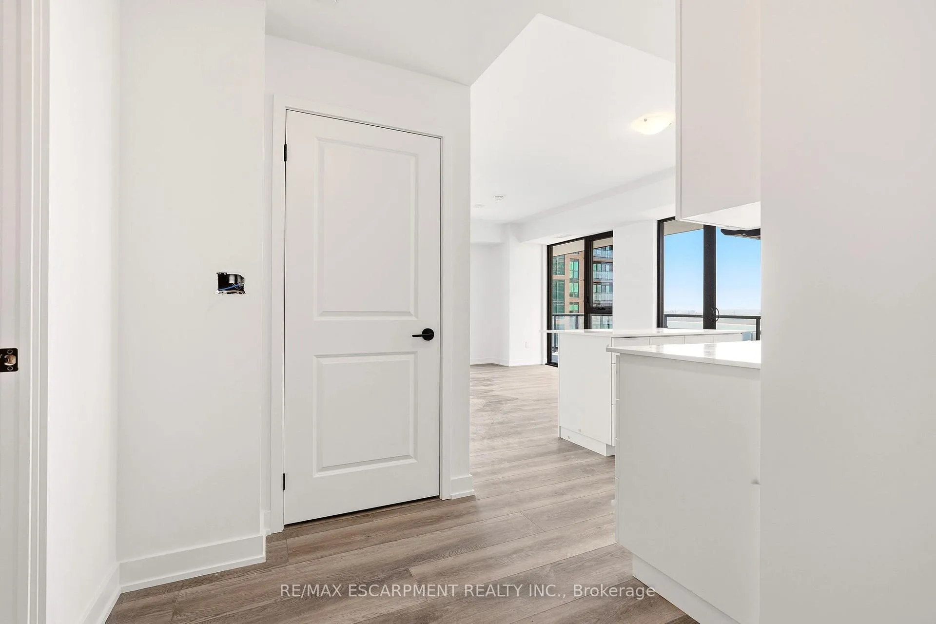 Photo 3 of Unit 1208, 2075 Lakeshore Road, Burlington, Brant — HOMEH