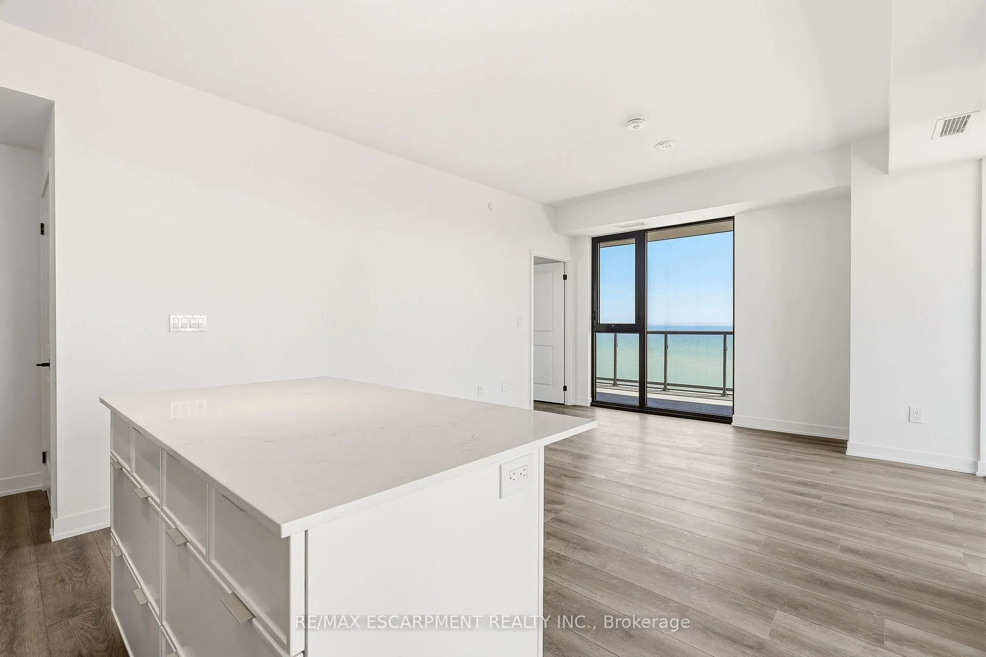 Photo 4 of Unit 1208, 2075 Lakeshore Road, Burlington, Brant — HOMEH
