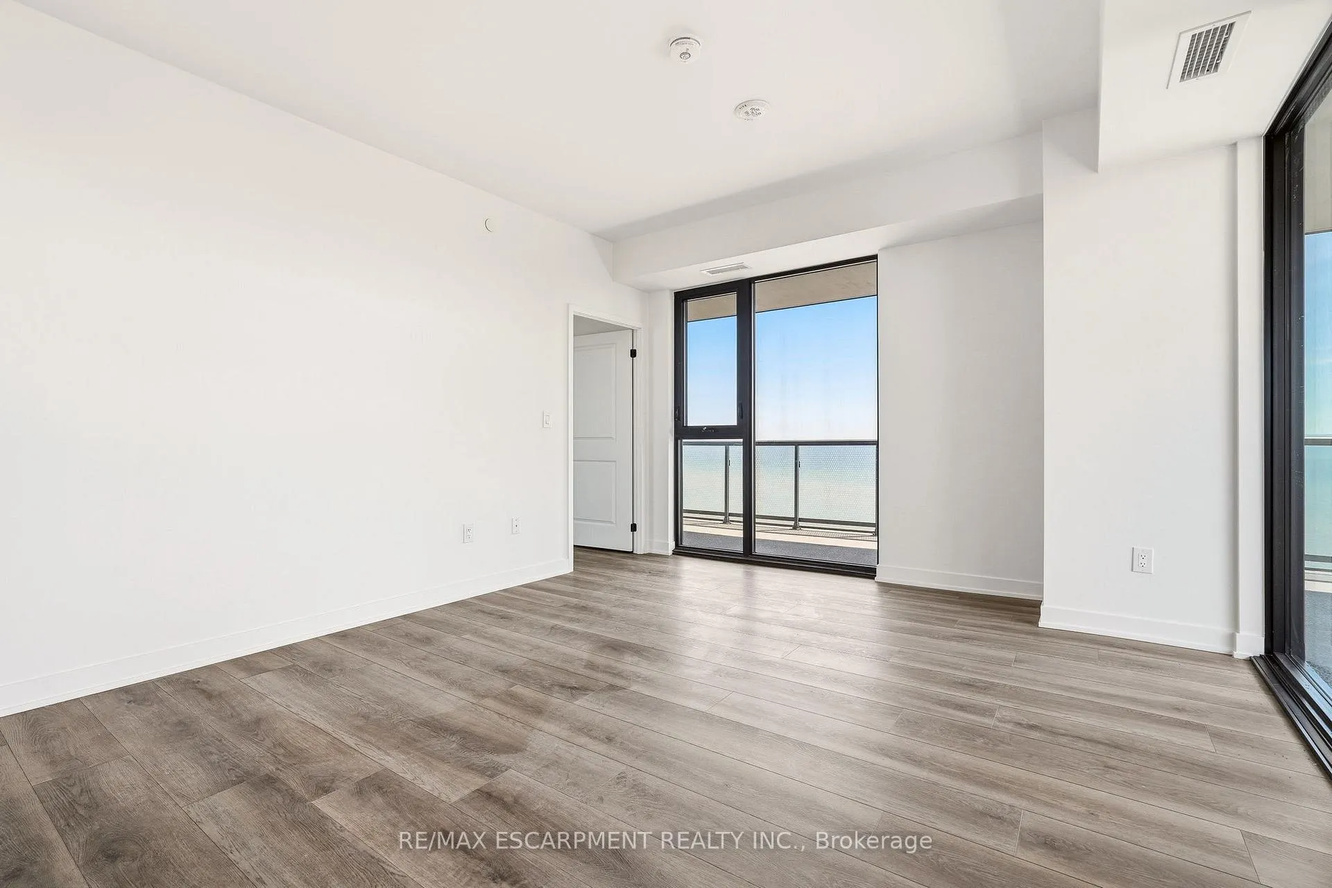 Photo 9 of Unit 1208, 2075 Lakeshore Road, Burlington, Brant — HOMEH