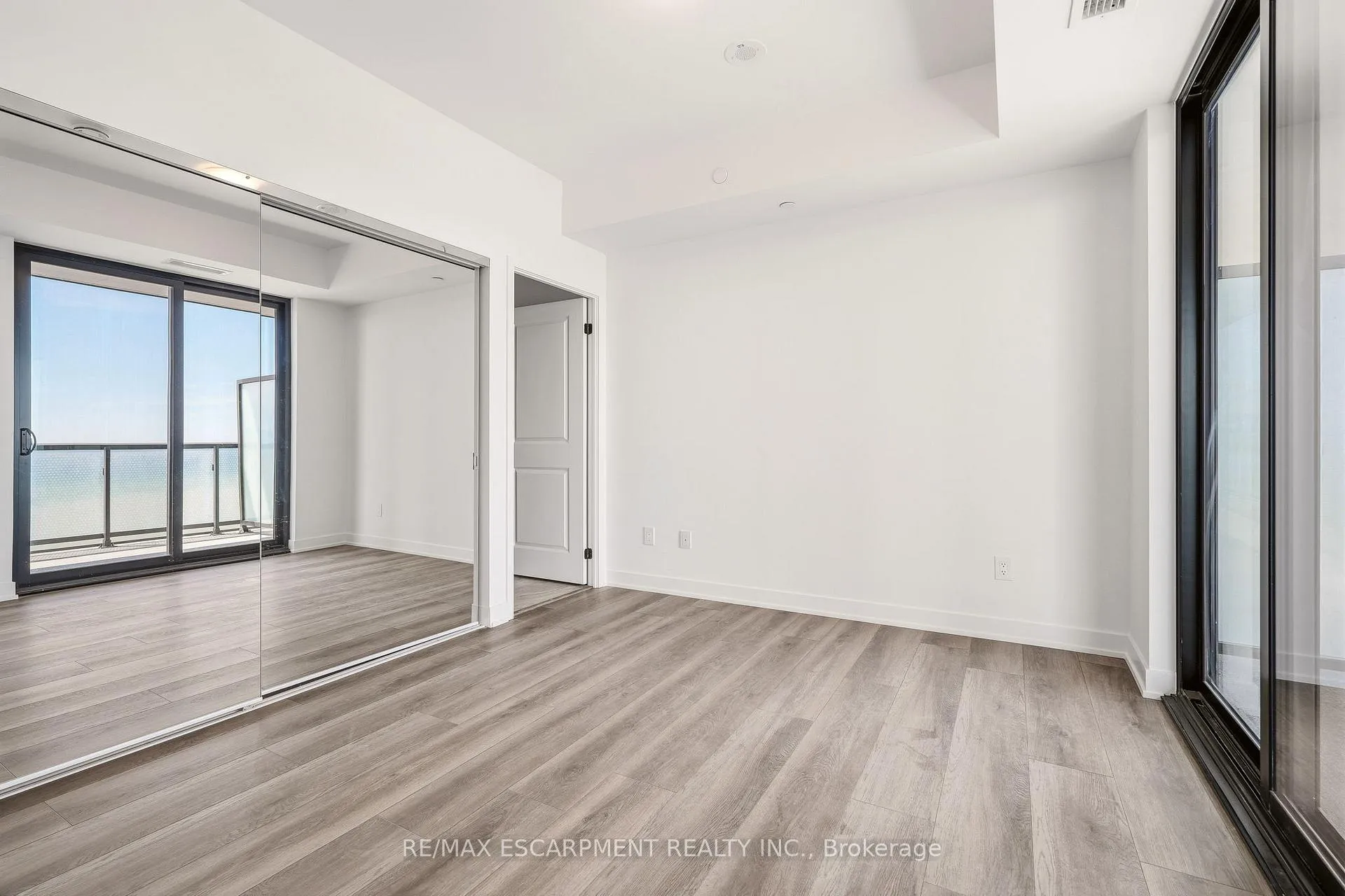 Photo 12 of Unit 1208, 2075 Lakeshore Road, Burlington, Brant — HOMEH