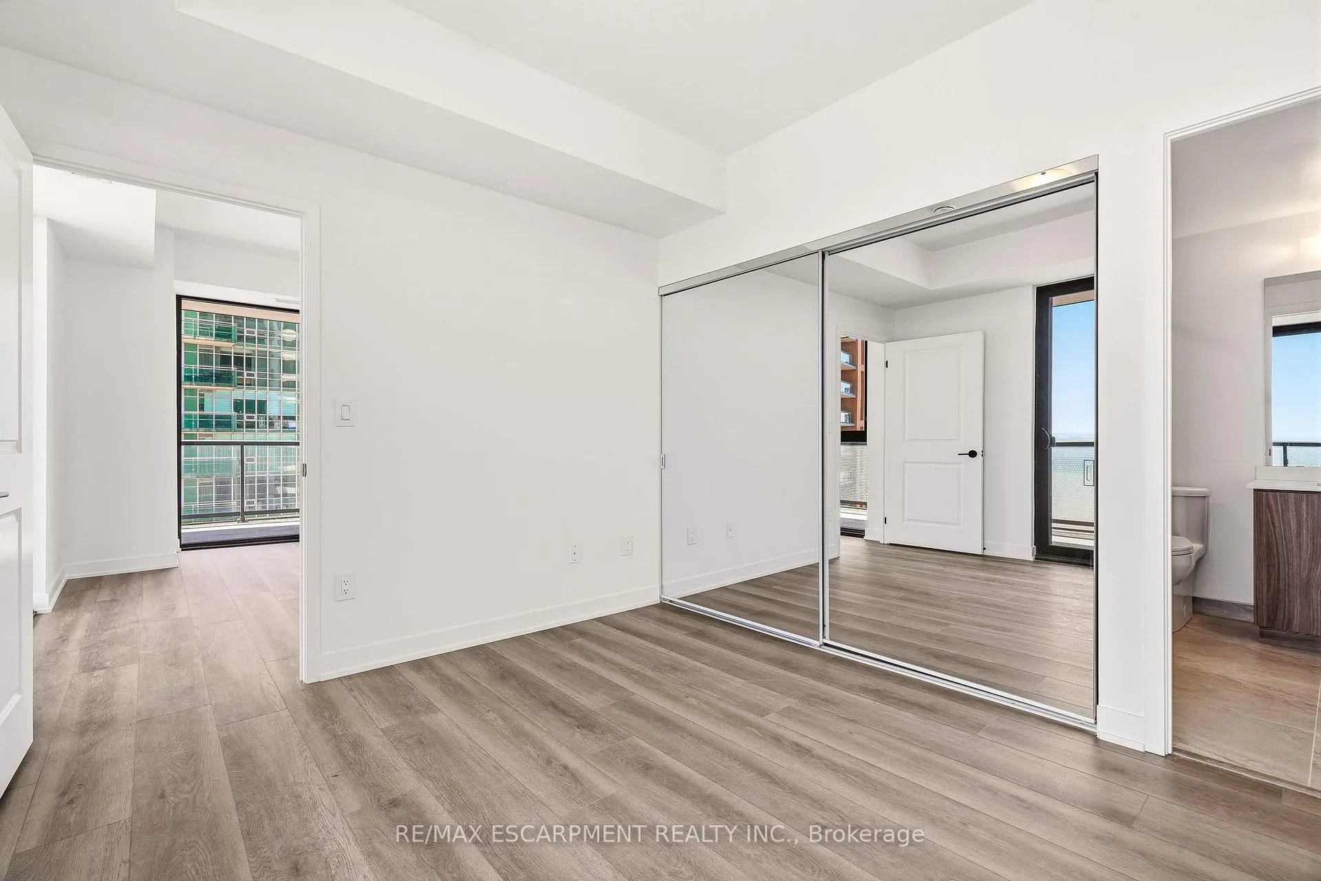 Photo 13 of Unit 1208, 2075 Lakeshore Road, Burlington, Brant — HOMEH