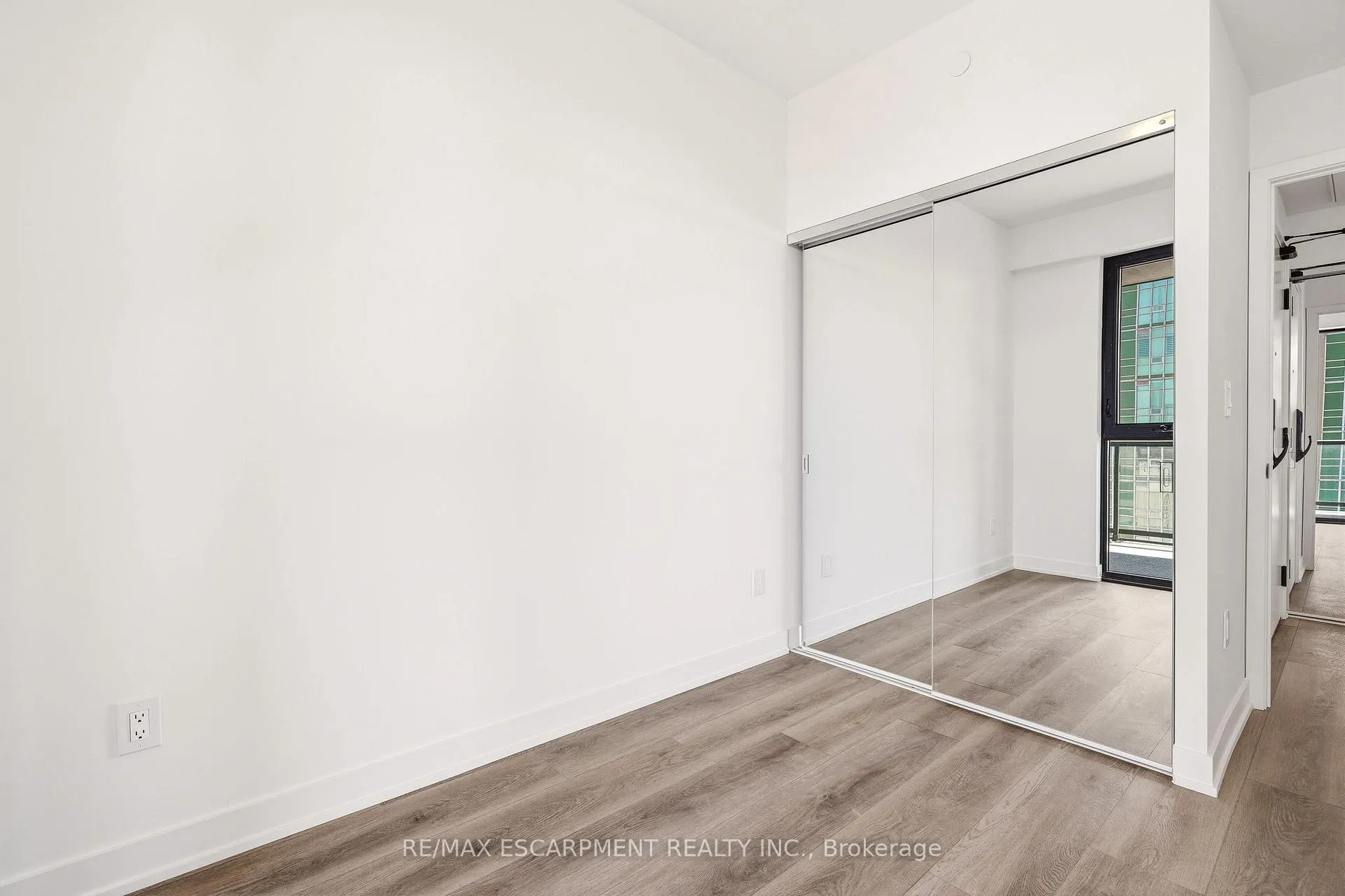Photo 16 of Unit 1208, 2075 Lakeshore Road, Burlington, Brant — HOMEH