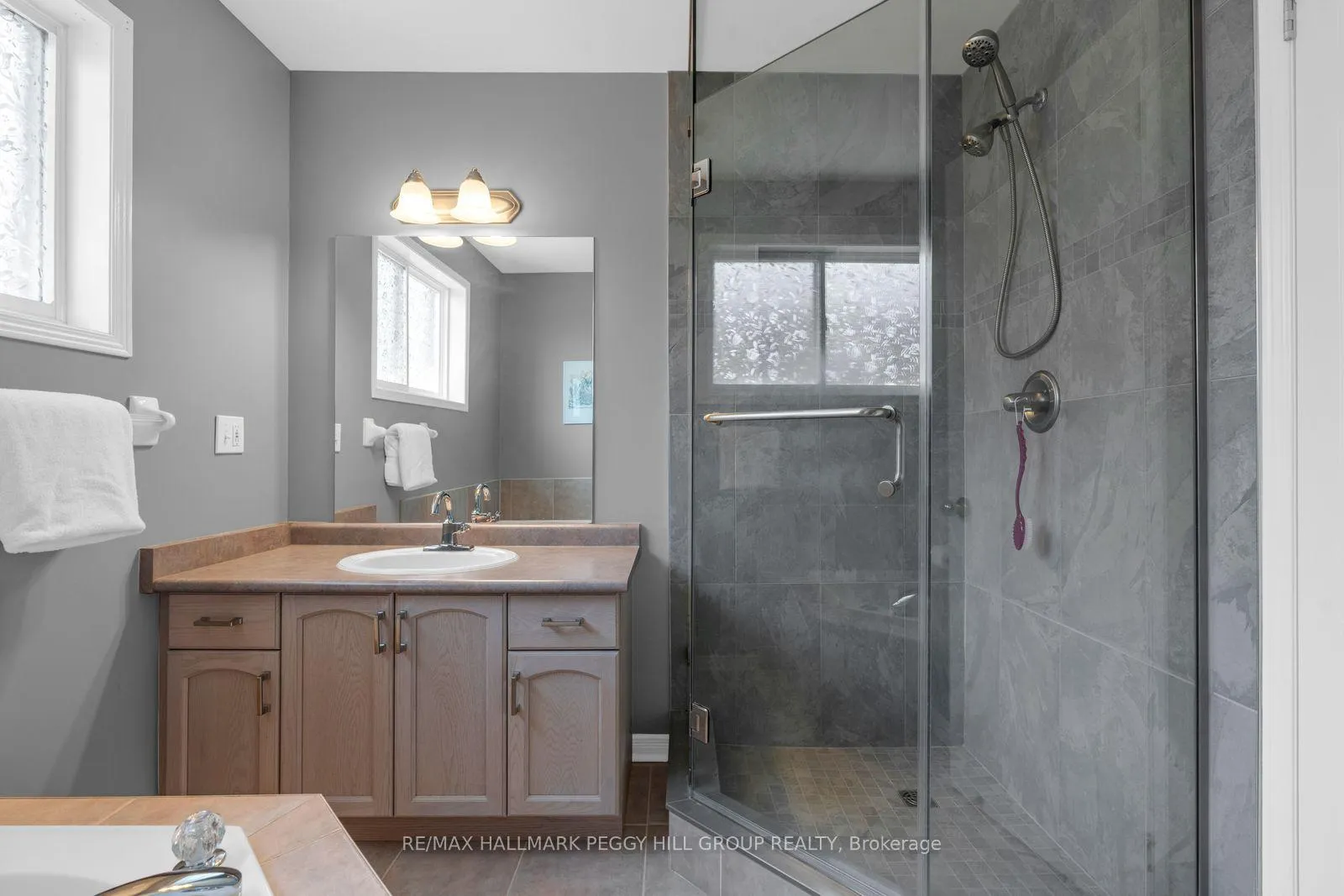 Photo 9 of 11 Hodgson Drive, Barrie, Northwest — HOMEH