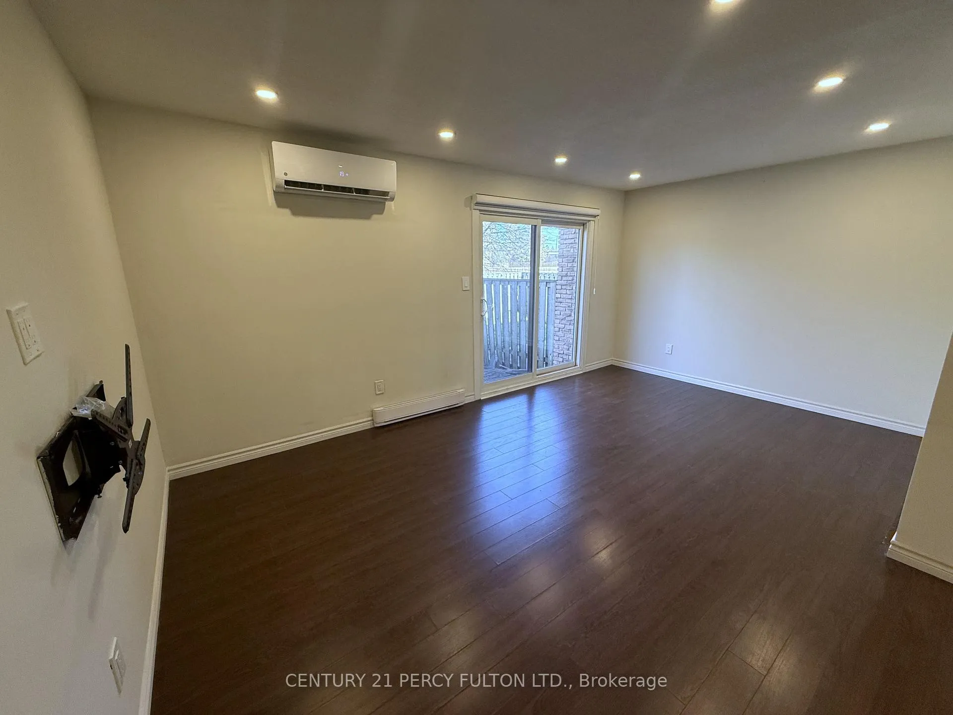 Photo 4 of Unit 22, 221 Ormond Drive, Oshawa, Samac — HOMEH