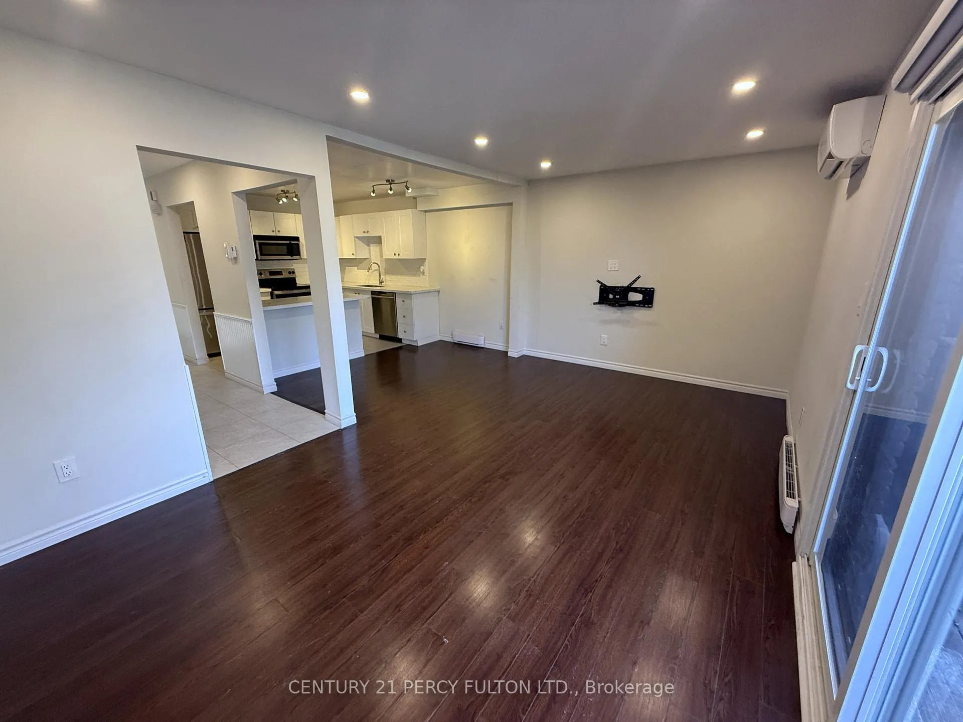 Photo 5 of Unit 22, 221 Ormond Drive, Oshawa, Samac — HOMEH