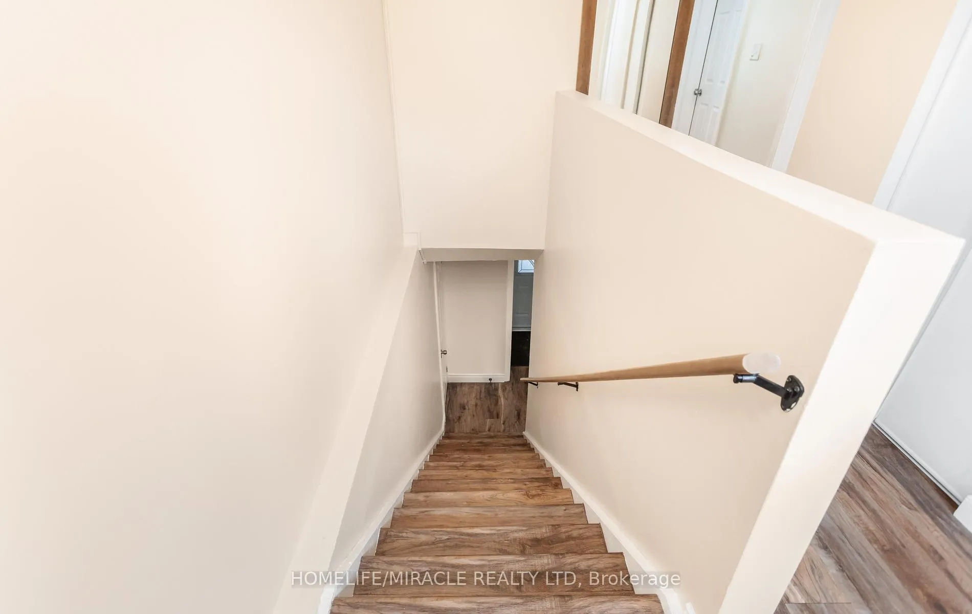 Photo 25 of Unit A, 501 Glenelm Crescent, Waterloo, Lakeshore Village — HOMEH
