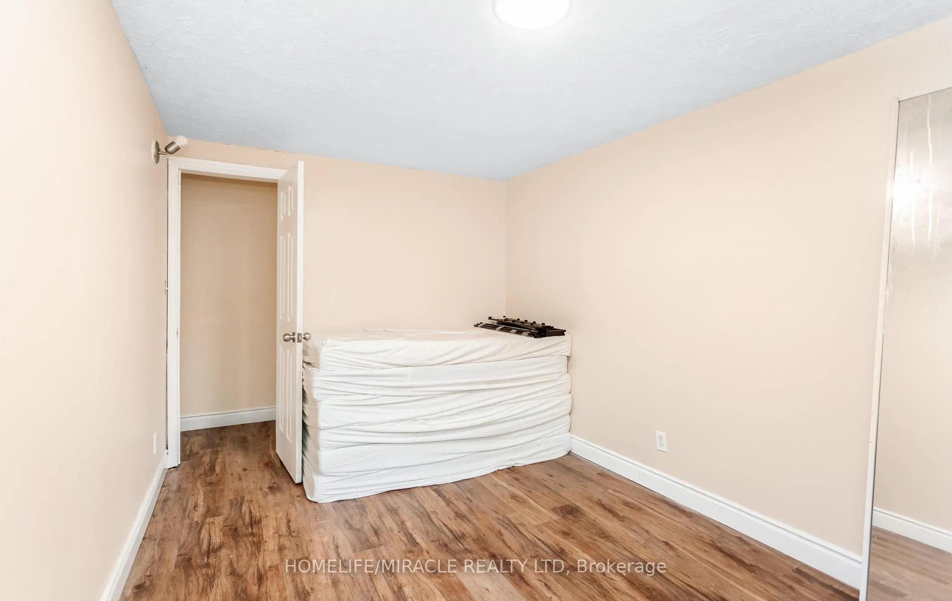 Photo 44 of Unit A, 501 Glenelm Crescent, Waterloo, Lakeshore Village — HOMEH