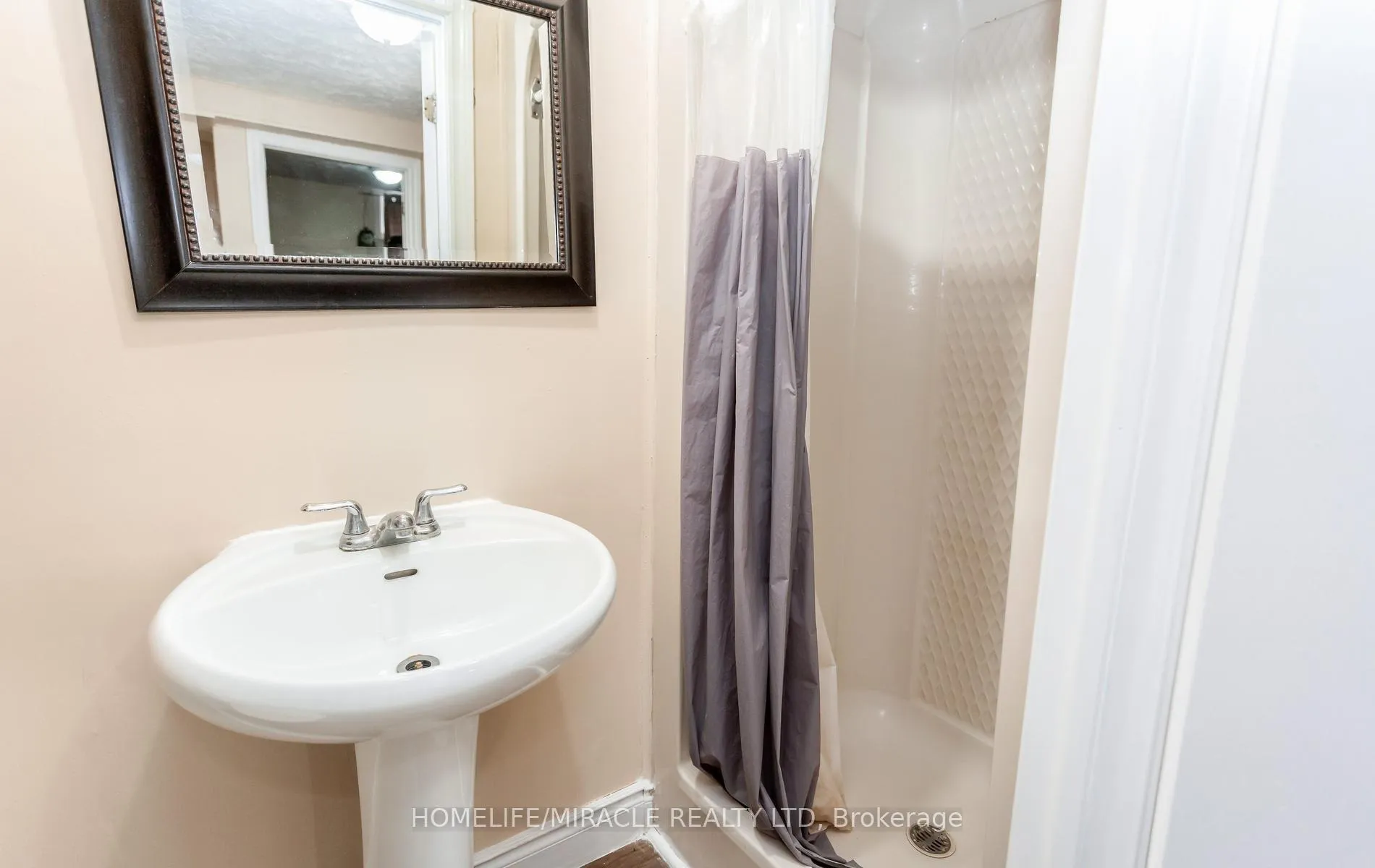 Photo 46 of Unit A, 501 Glenelm Crescent, Waterloo, Lakeshore Village — HOMEH
