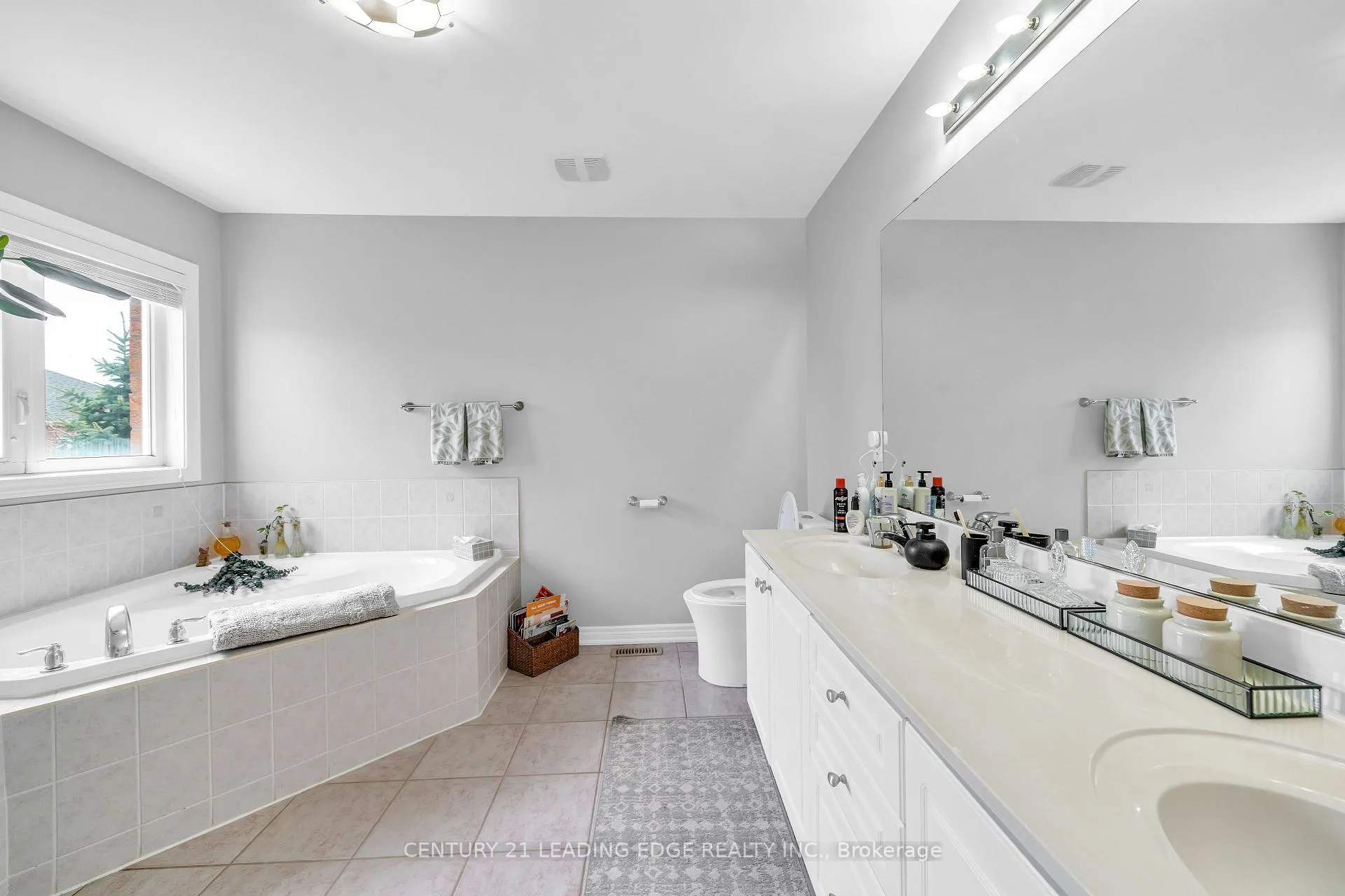 Photo 39 of 13 Forestbrook Drive, Markham, Box Grove — HOMEH