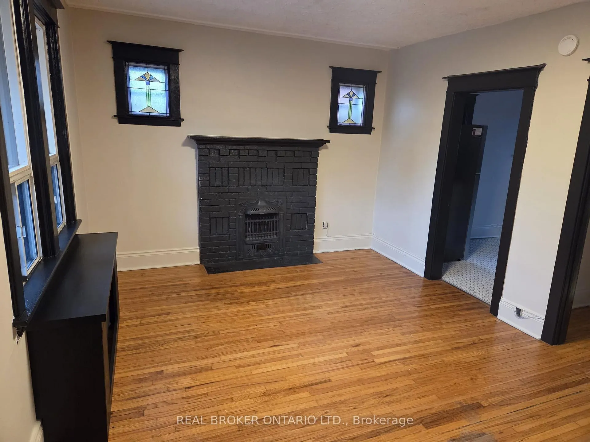 Photo 3 of Unit 10, 4 Hyde Park Avenue, Hamilton, Kirkendall — HOMEH