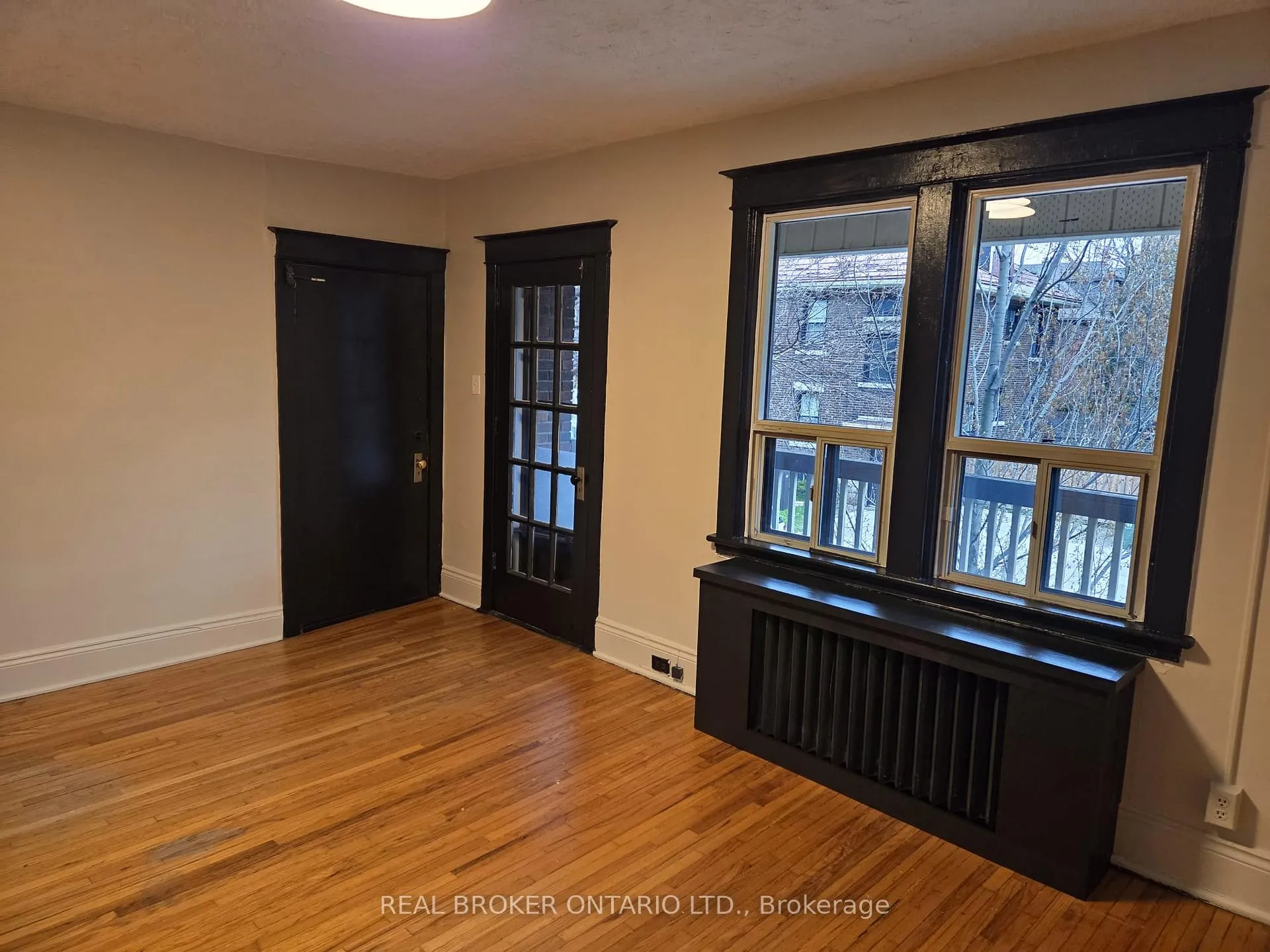 Photo 5 of Unit 10, 4 Hyde Park Avenue, Hamilton, Kirkendall — HOMEH