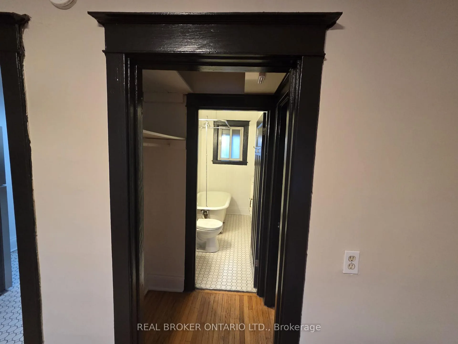 Photo 8 of Unit 10, 4 Hyde Park Avenue, Hamilton, Kirkendall — HOMEH