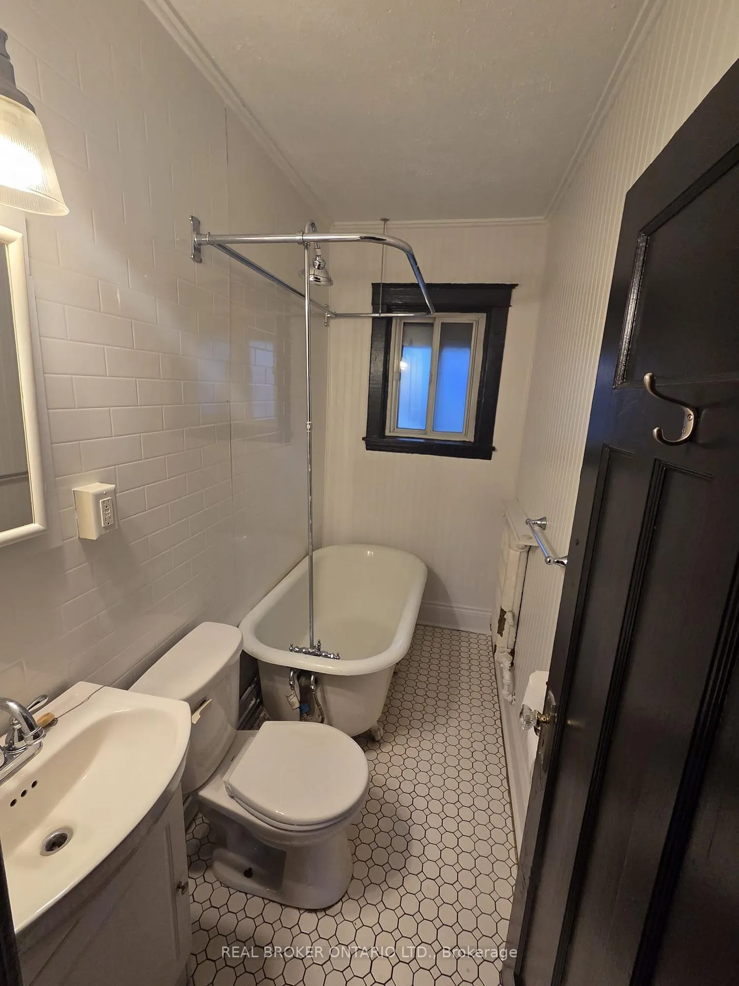 Photo 10 of Unit 10, 4 Hyde Park Avenue, Hamilton, Kirkendall — HOMEH