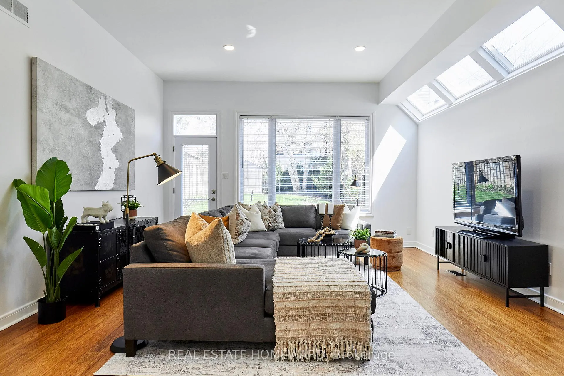 Photo 11 of 117 Edgewood Avenue, Toronto, Woodbine Corridor — HOMEH