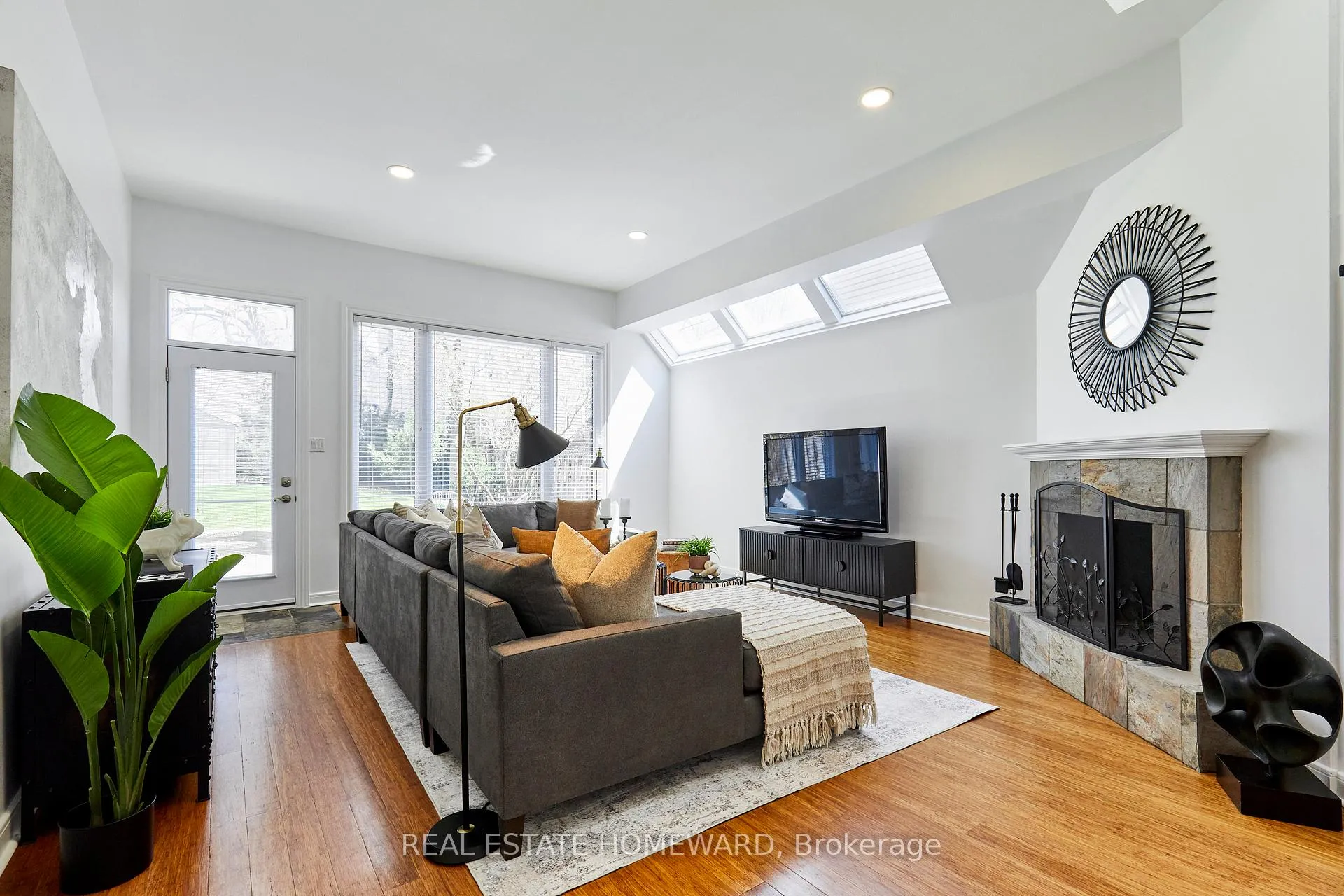 Photo 12 of 117 Edgewood Avenue, Toronto, Woodbine Corridor — HOMEH