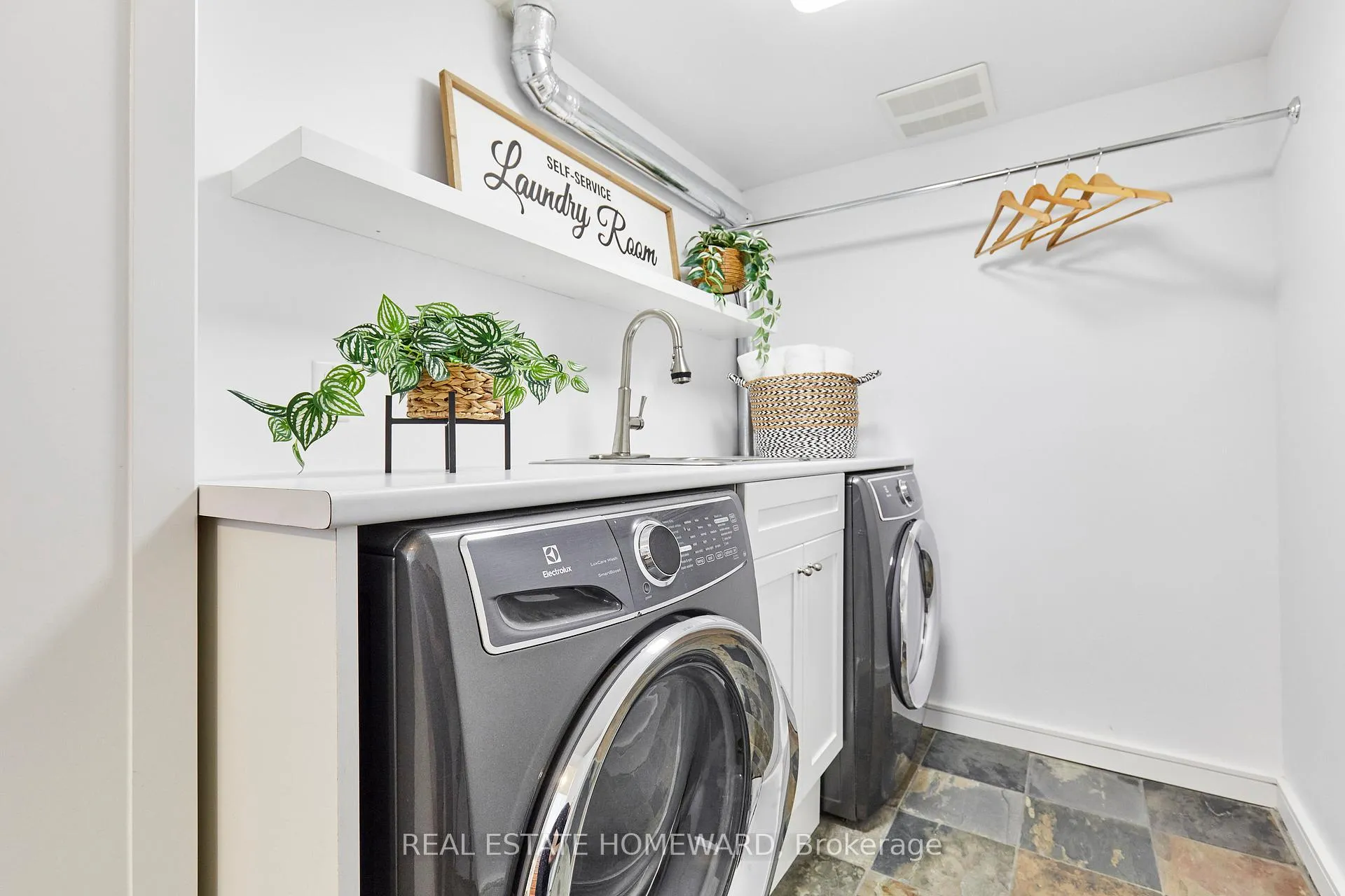 Photo 35 of 117 Edgewood Avenue, Toronto, Woodbine Corridor — HOMEH