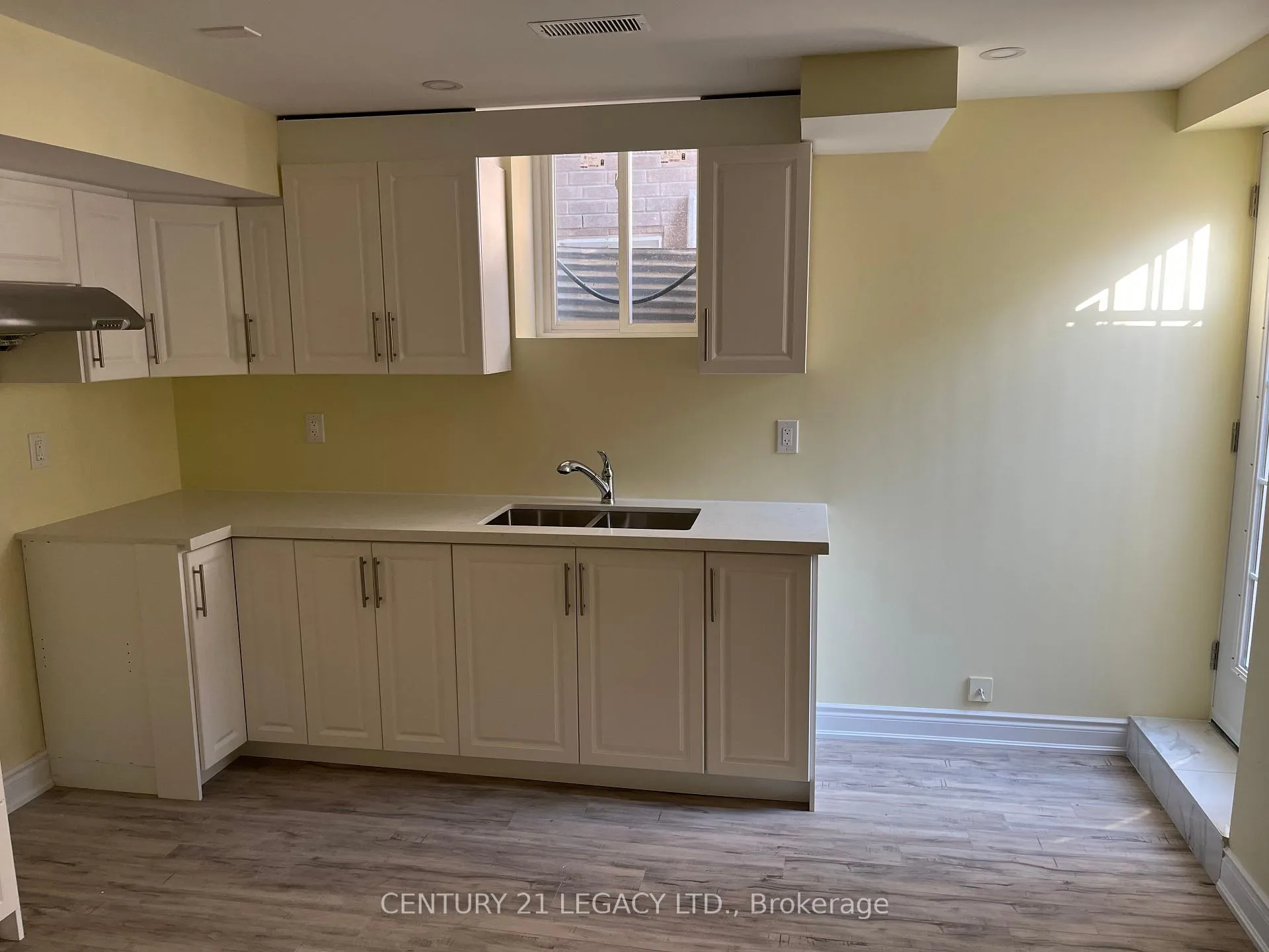 Photo 5 of Basement 18 Ladysmith Street, Brampton, Sandringham-Wellington — HOMEH