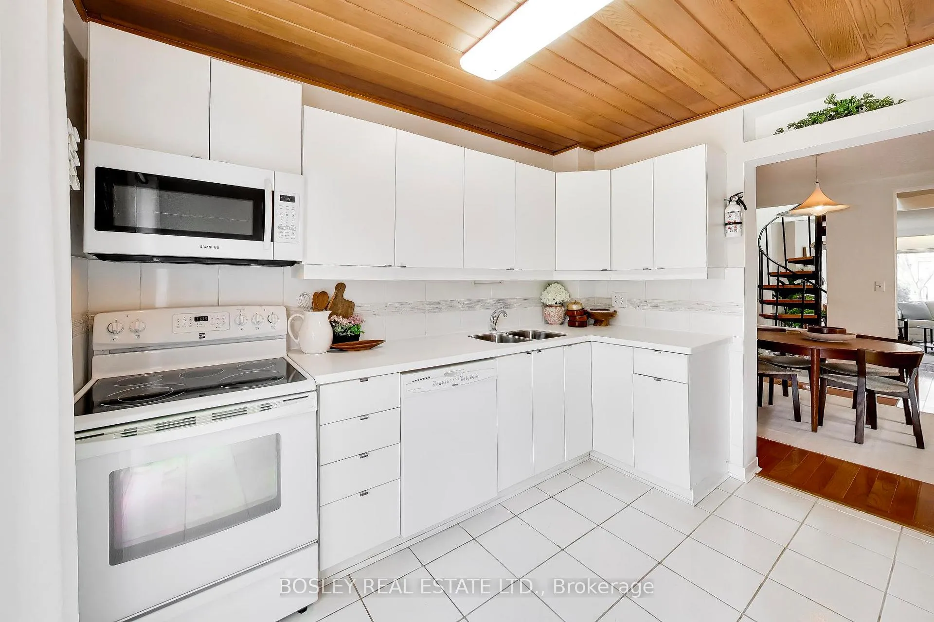 Photo 11 of 341 Cleveland Street, Toronto, Mount Pleasant East — HOMEH