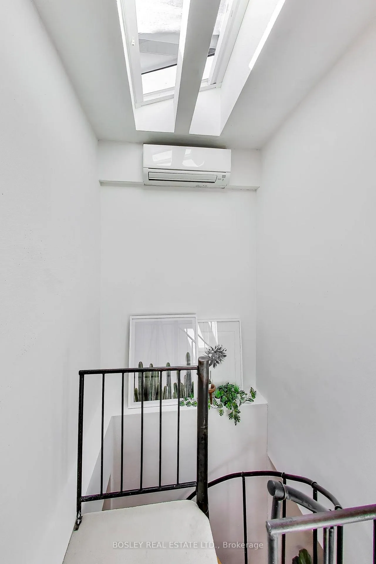 Photo 13 of 341 Cleveland Street, Toronto, Mount Pleasant East — HOMEH