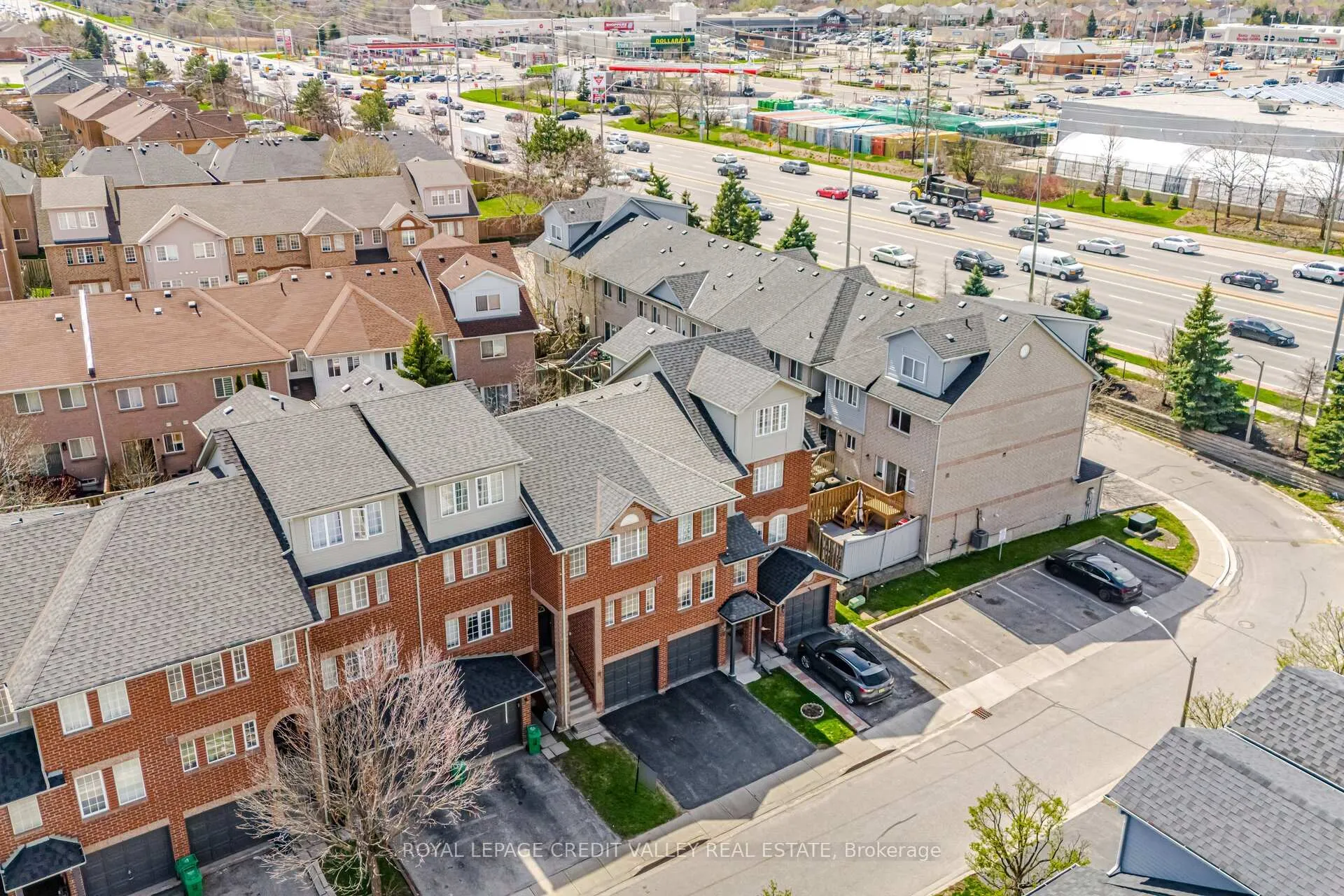 Photo 5 of 95 Spadina Road, Brampton, Brampton West — HOMEH