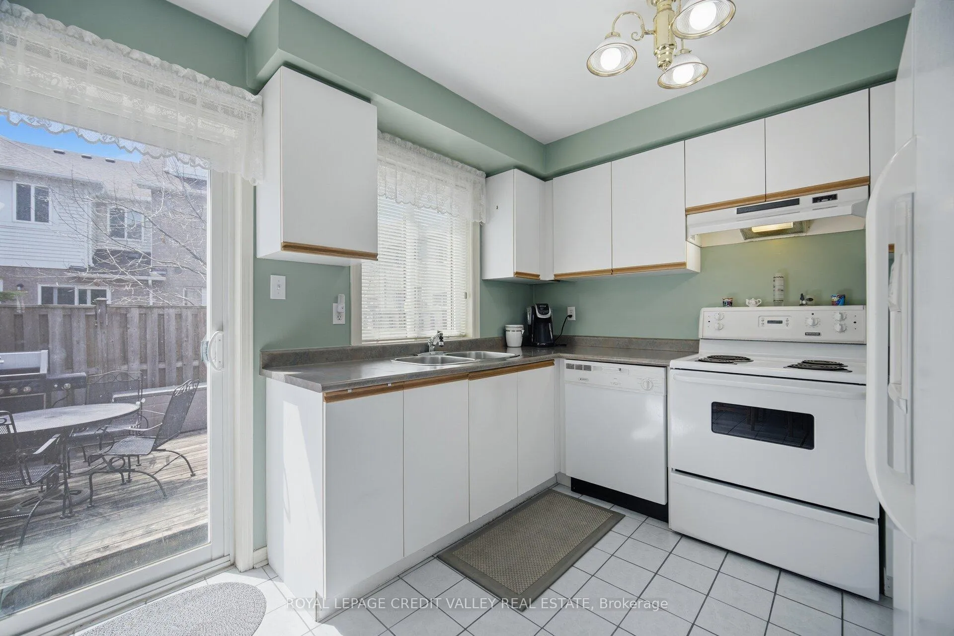 Photo 10 of 95 Spadina Road, Brampton, Brampton West — HOMEH