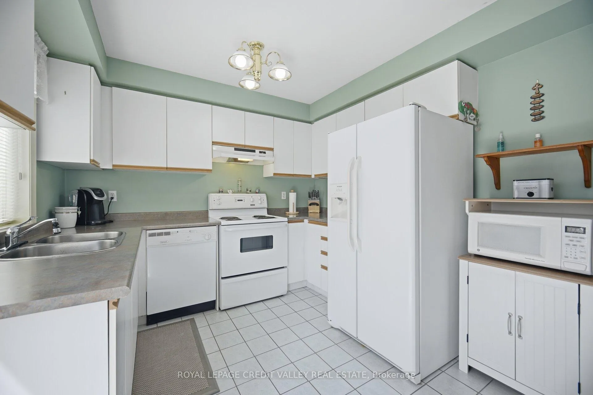 Photo 11 of 95 Spadina Road, Brampton, Brampton West — HOMEH