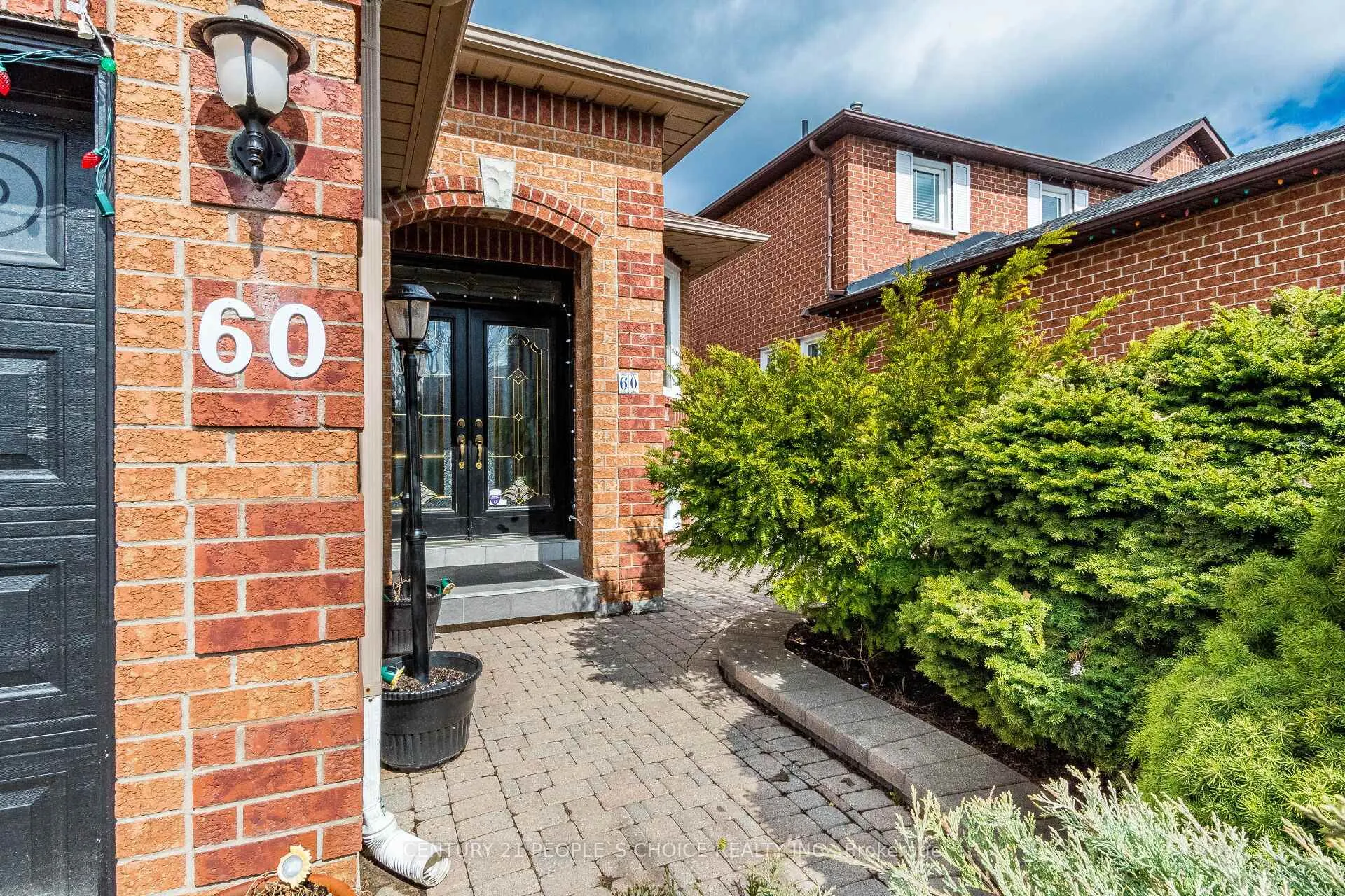 Photo 3 of 60 Red Maple Drive, Brampton, Brampton West — HOMEH