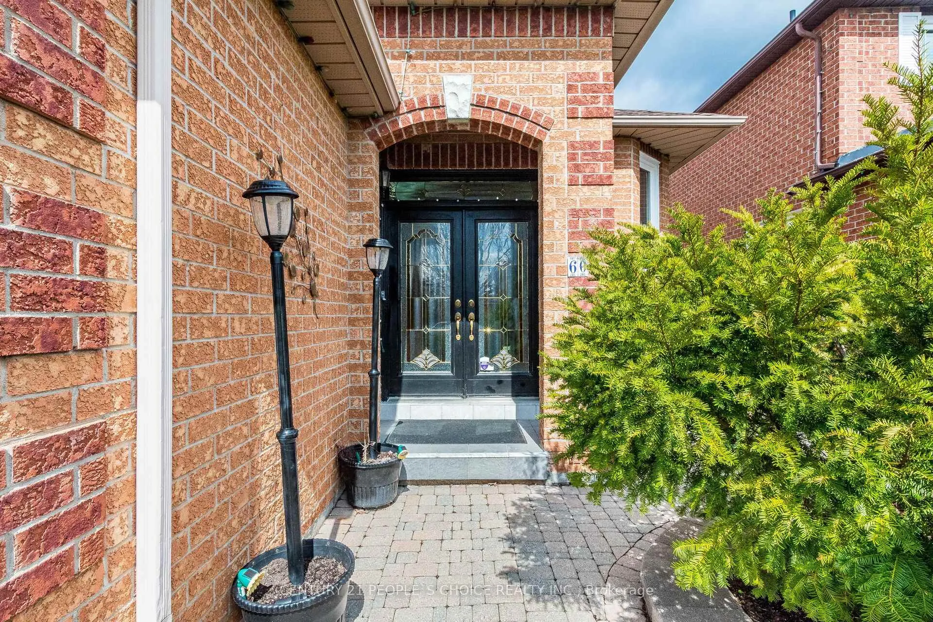 Photo 4 of 60 Red Maple Drive, Brampton, Brampton West — HOMEH