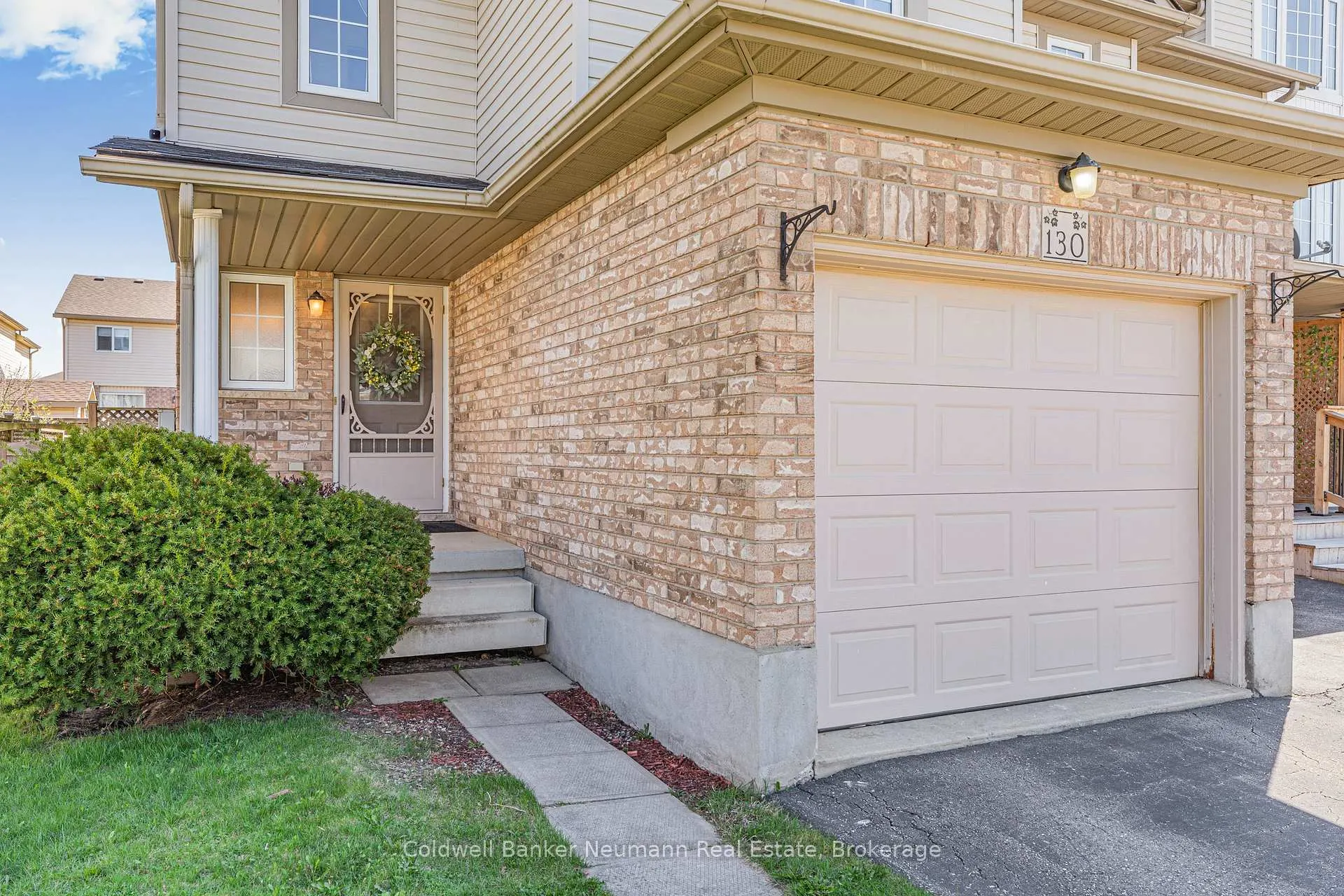 Photo 2 of 130 Donnenwerth Drive, Kitchener — HOMEH
