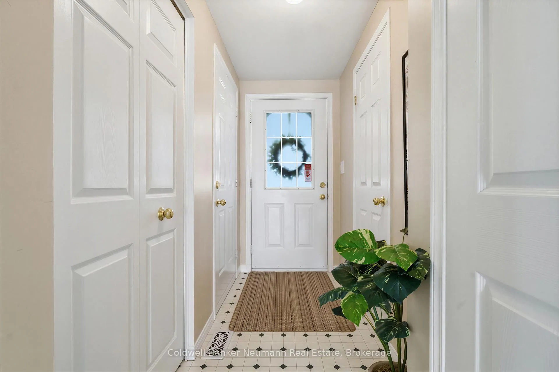 Photo 3 of 130 Donnenwerth Drive, Kitchener — HOMEH