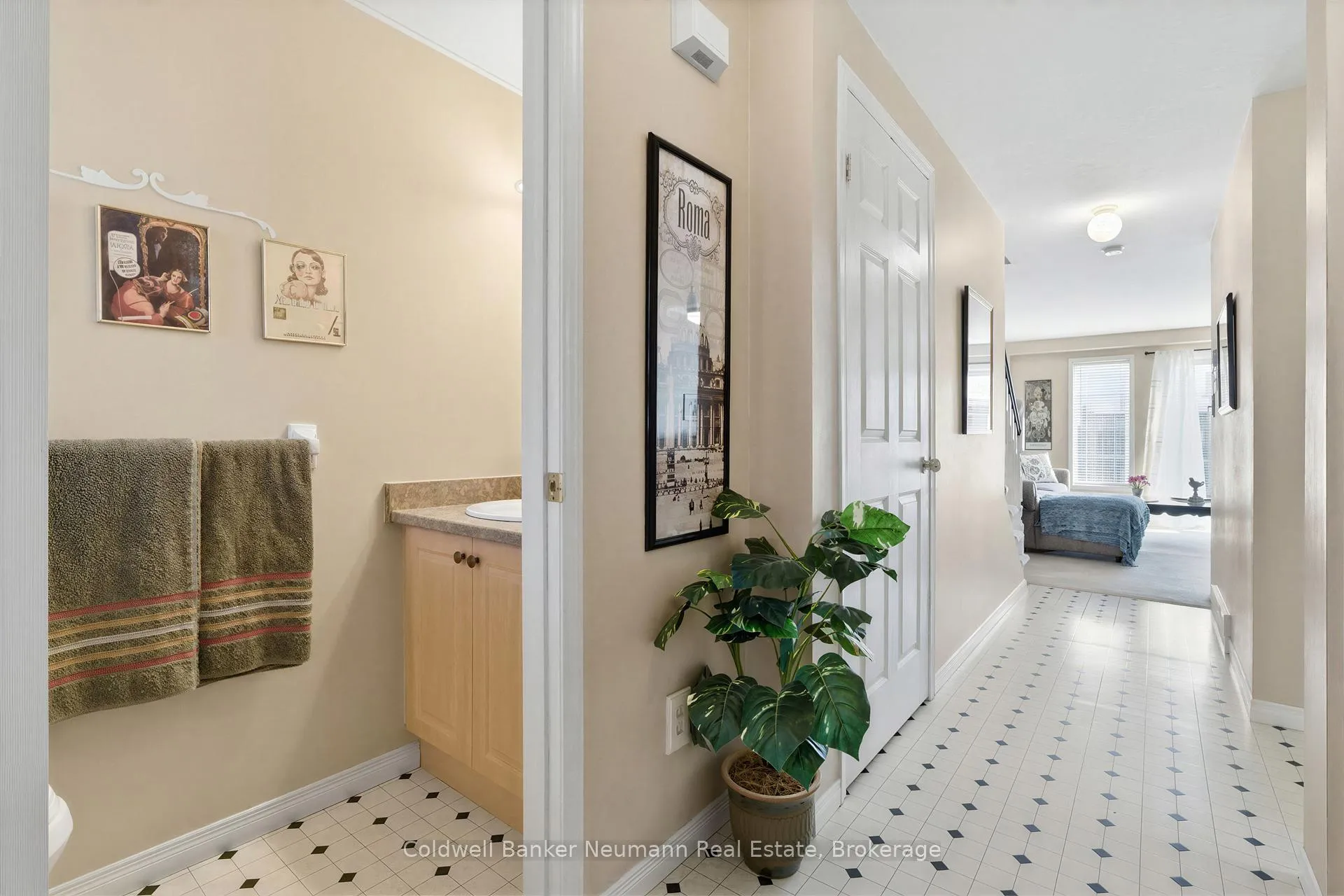 Photo 4 of 130 Donnenwerth Drive, Kitchener — HOMEH