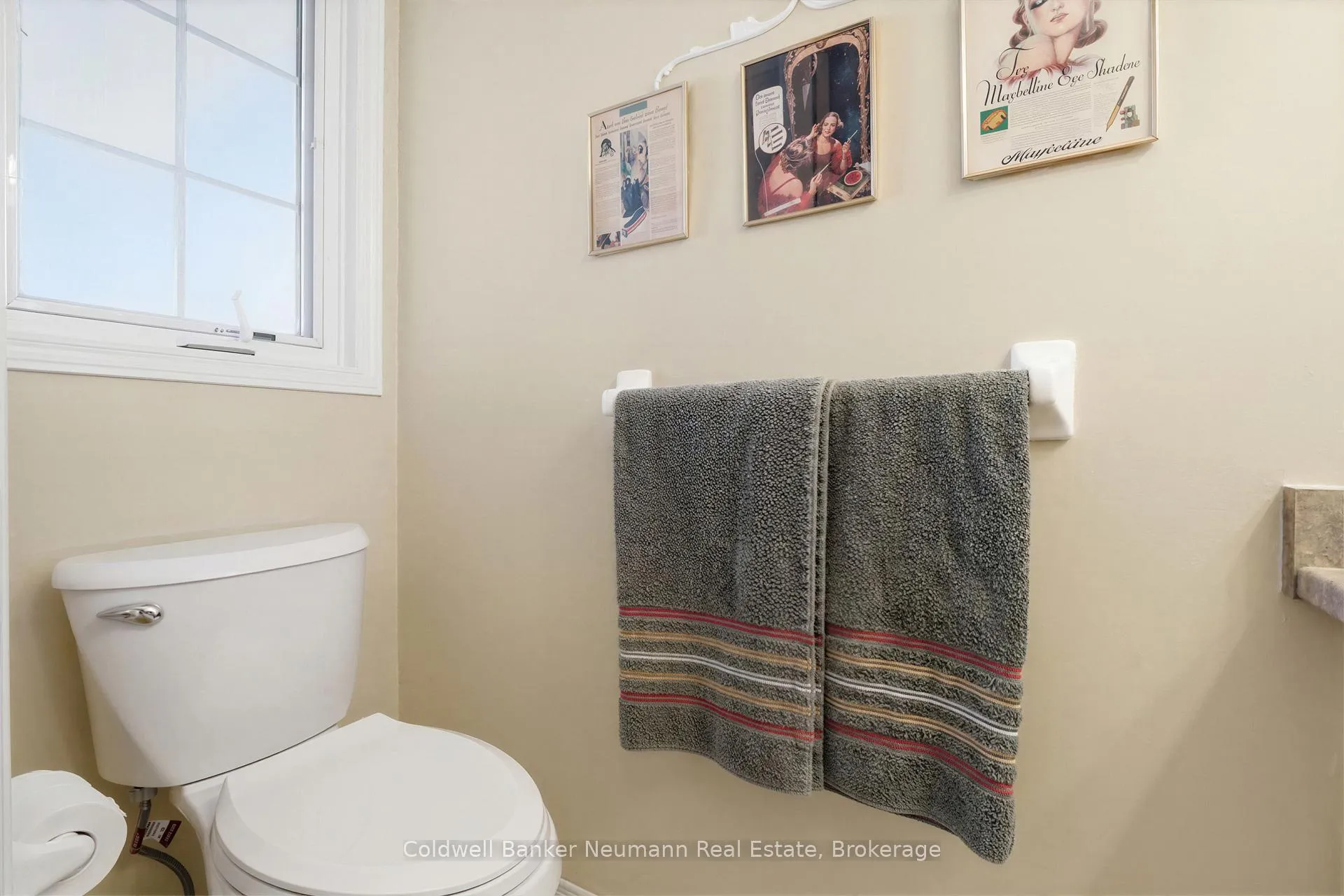 Photo 5 of 130 Donnenwerth Drive, Kitchener — HOMEH