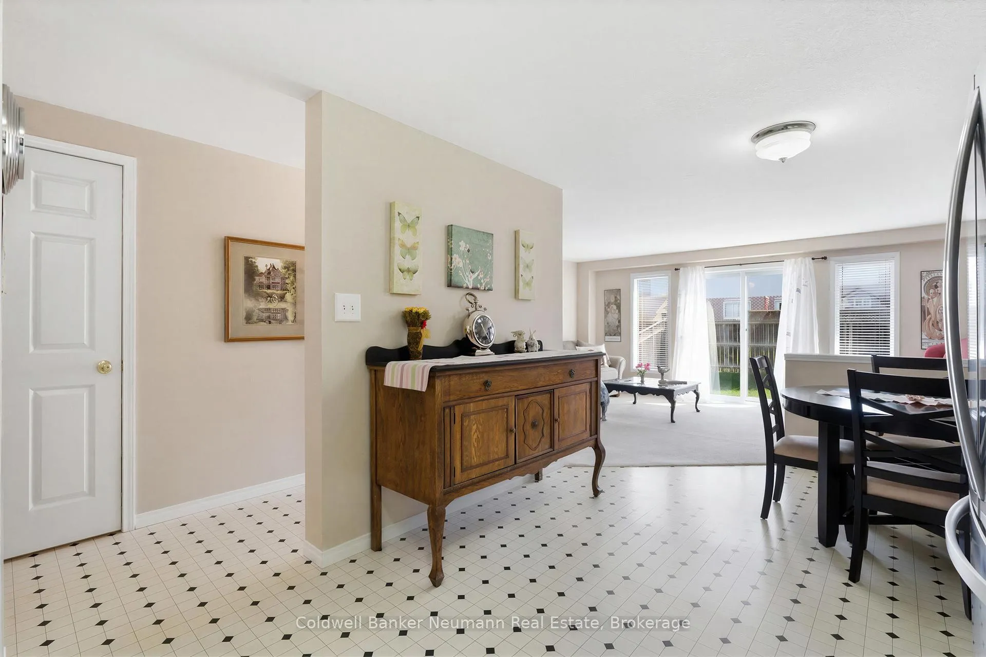 Photo 6 of 130 Donnenwerth Drive, Kitchener — HOMEH