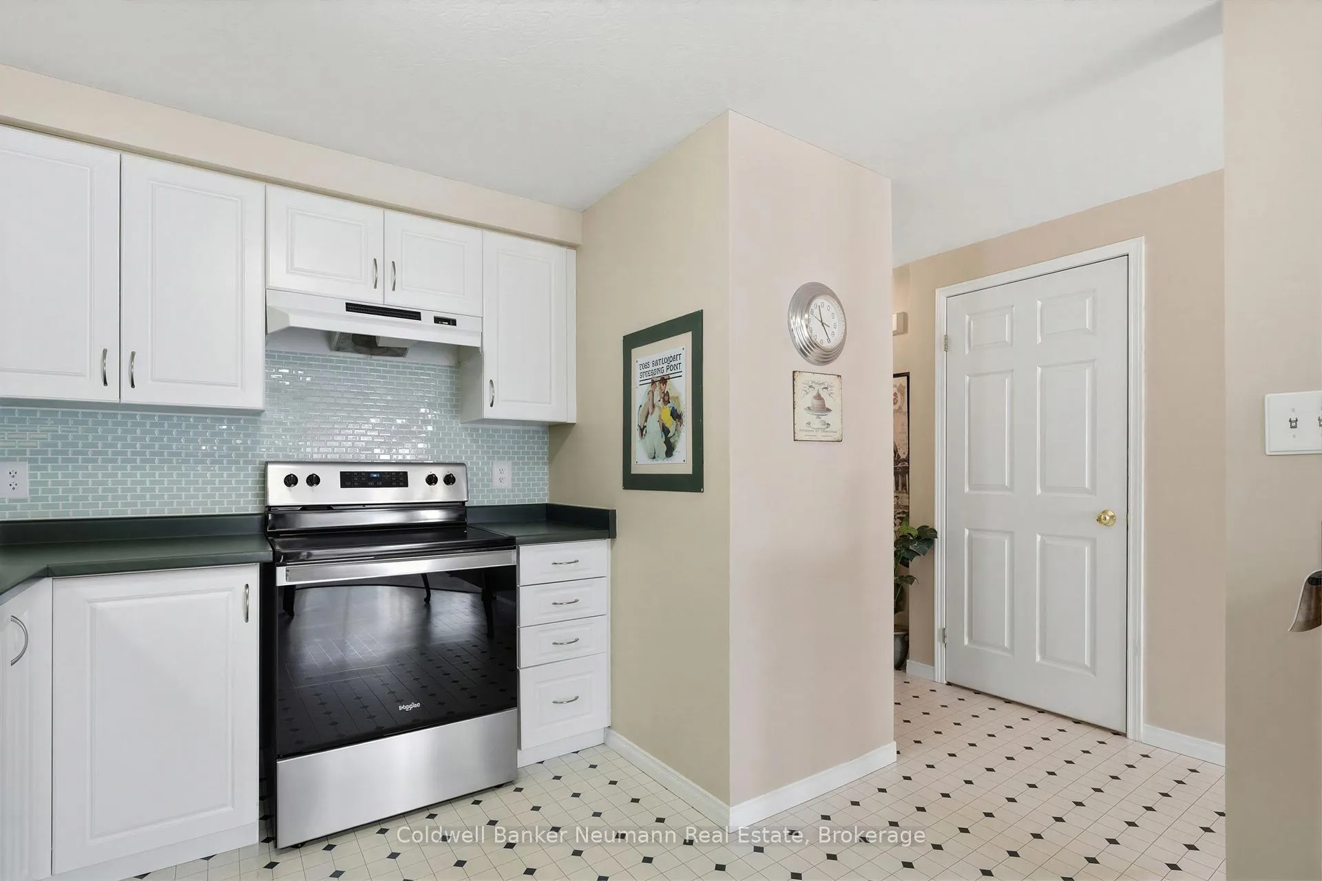 Photo 8 of 130 Donnenwerth Drive, Kitchener — HOMEH